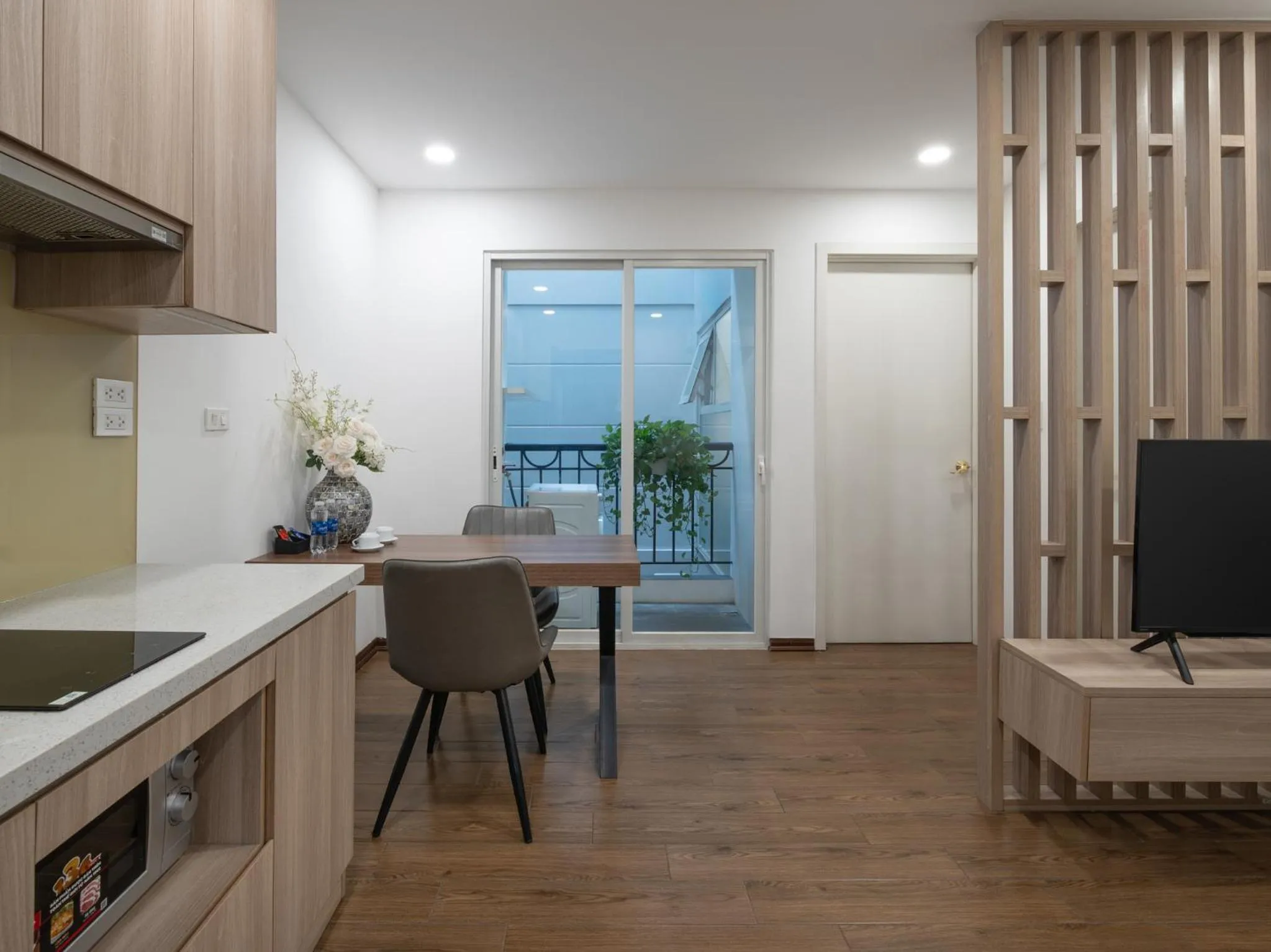 Dining area in Luxe Paradise Hotel Nguyen Khac Hieu