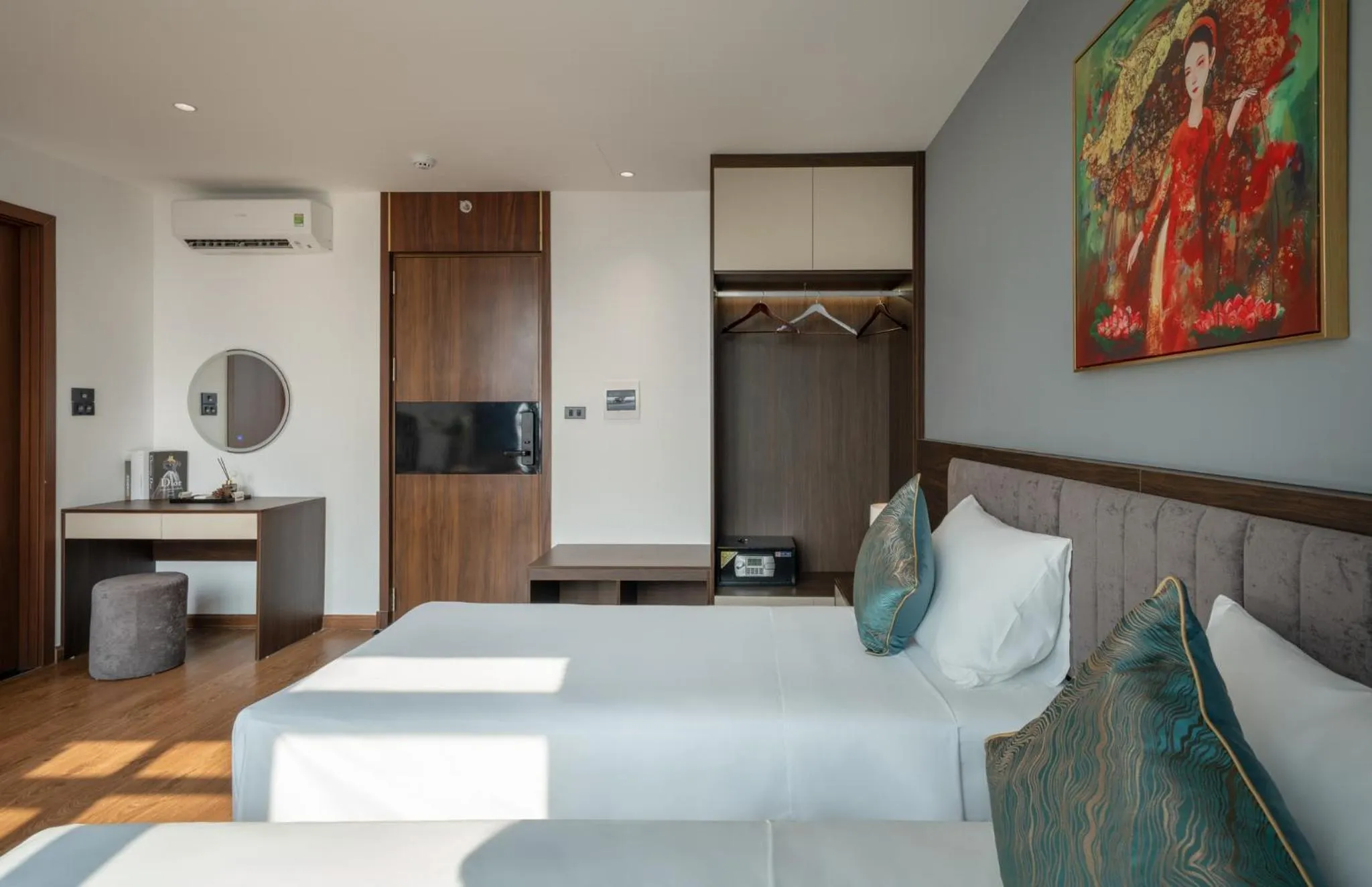 Photo of the whole room, Bed in Luxe Paradise Hotel Nguyen Khac Hieu