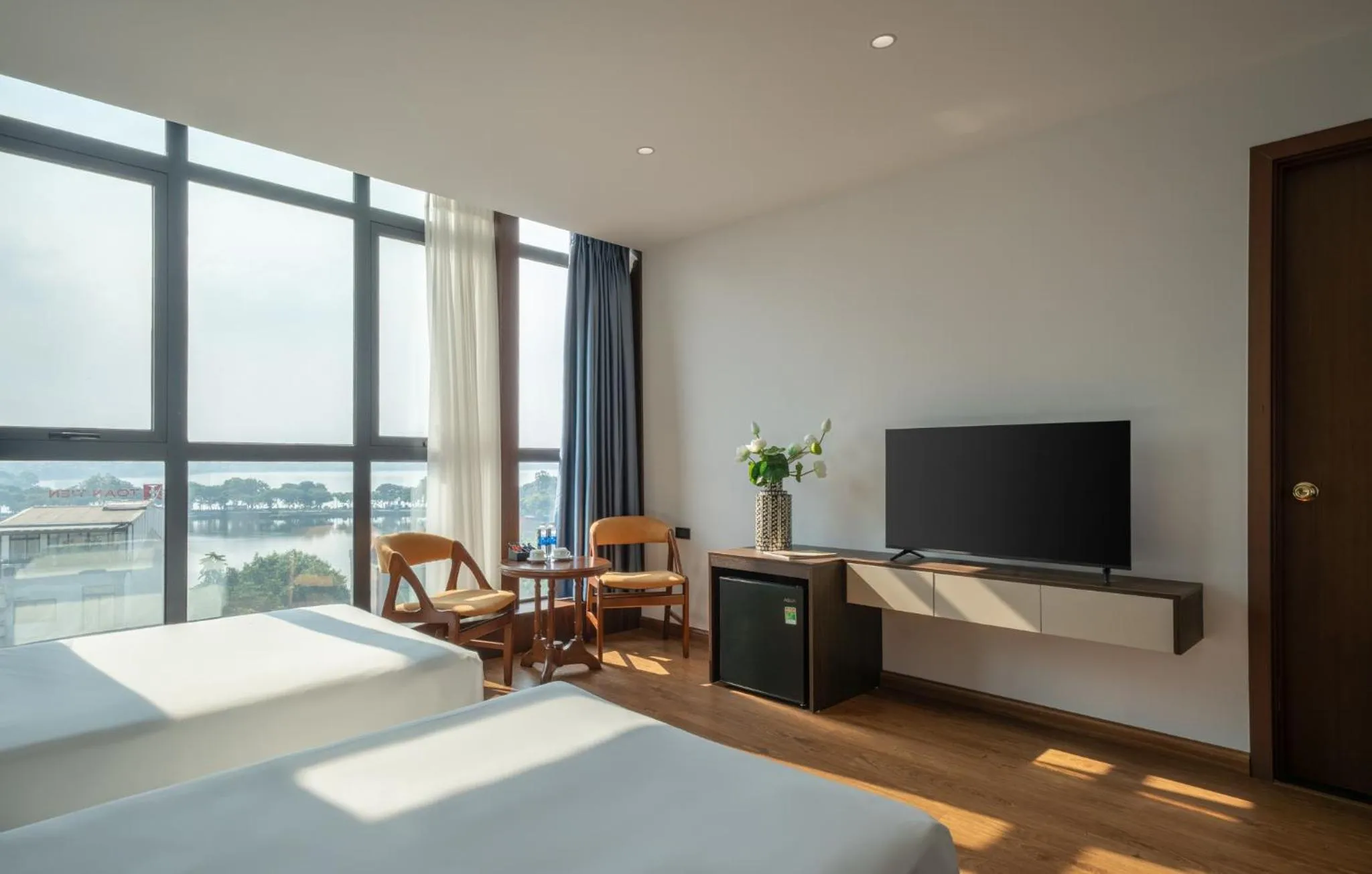 Photo of the whole room, Bed in Luxe Paradise Hotel Nguyen Khac Hieu