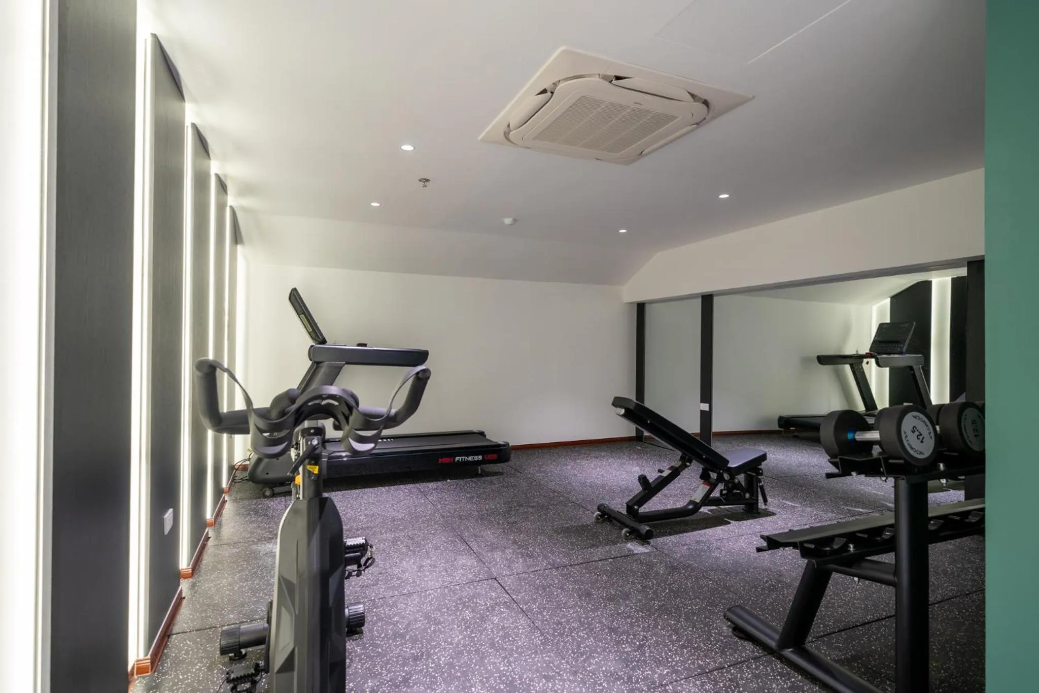 Fitness centre/facilities in Luxe Paradise Hotel Nguyen Khac Hieu