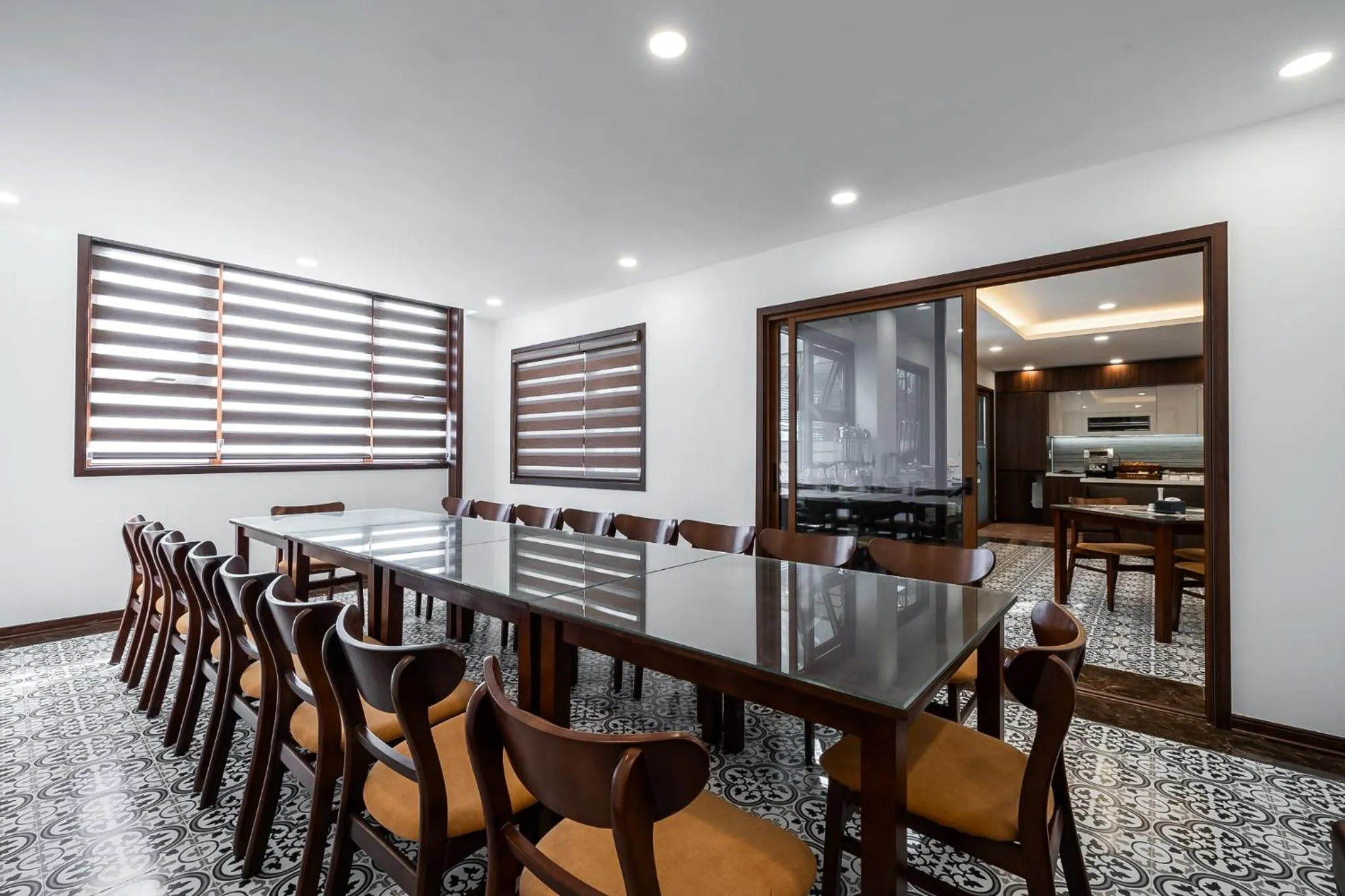 Seating area in Luxe Paradise Hotel Nguyen Khac Hieu