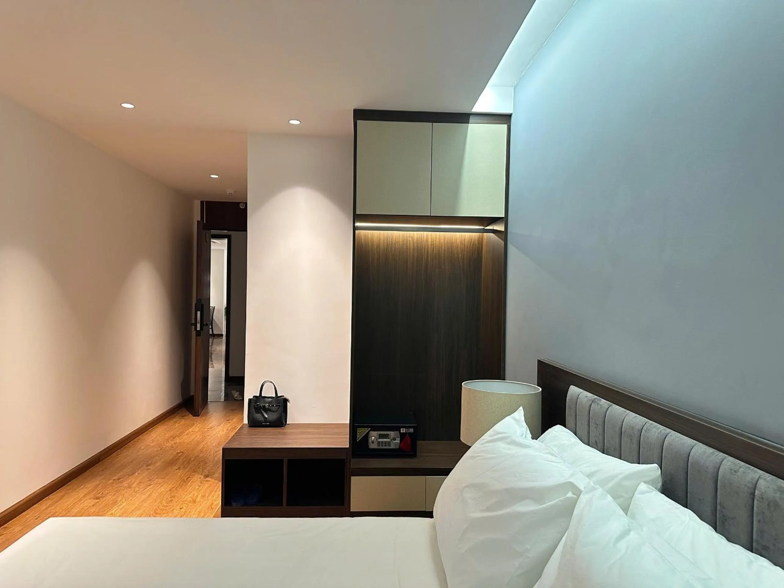 Photo of the whole room, Bed in Luxe Paradise Hotel Nguyen Khac Hieu