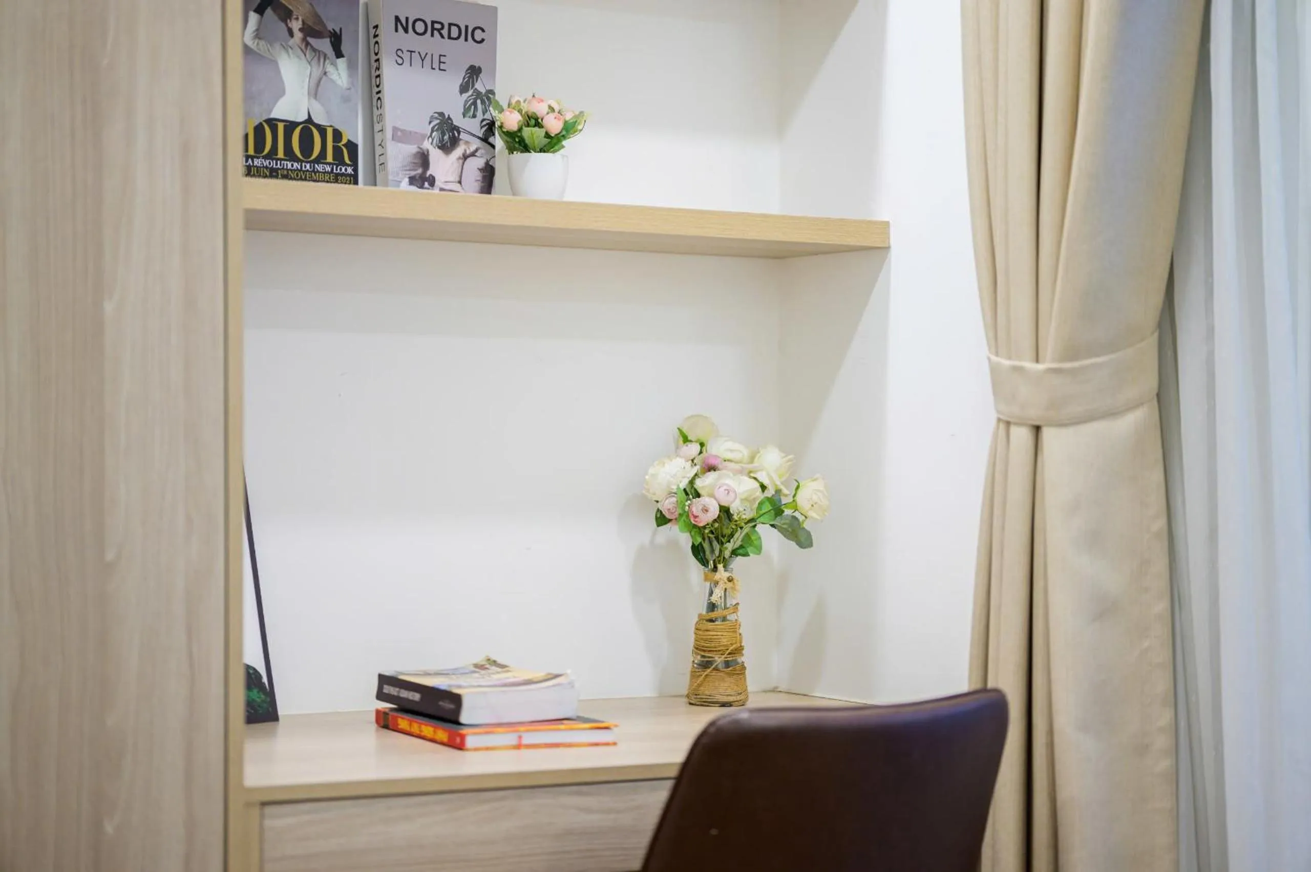 Library in Luxe Paradise Hotel Nguyen Khac Hieu