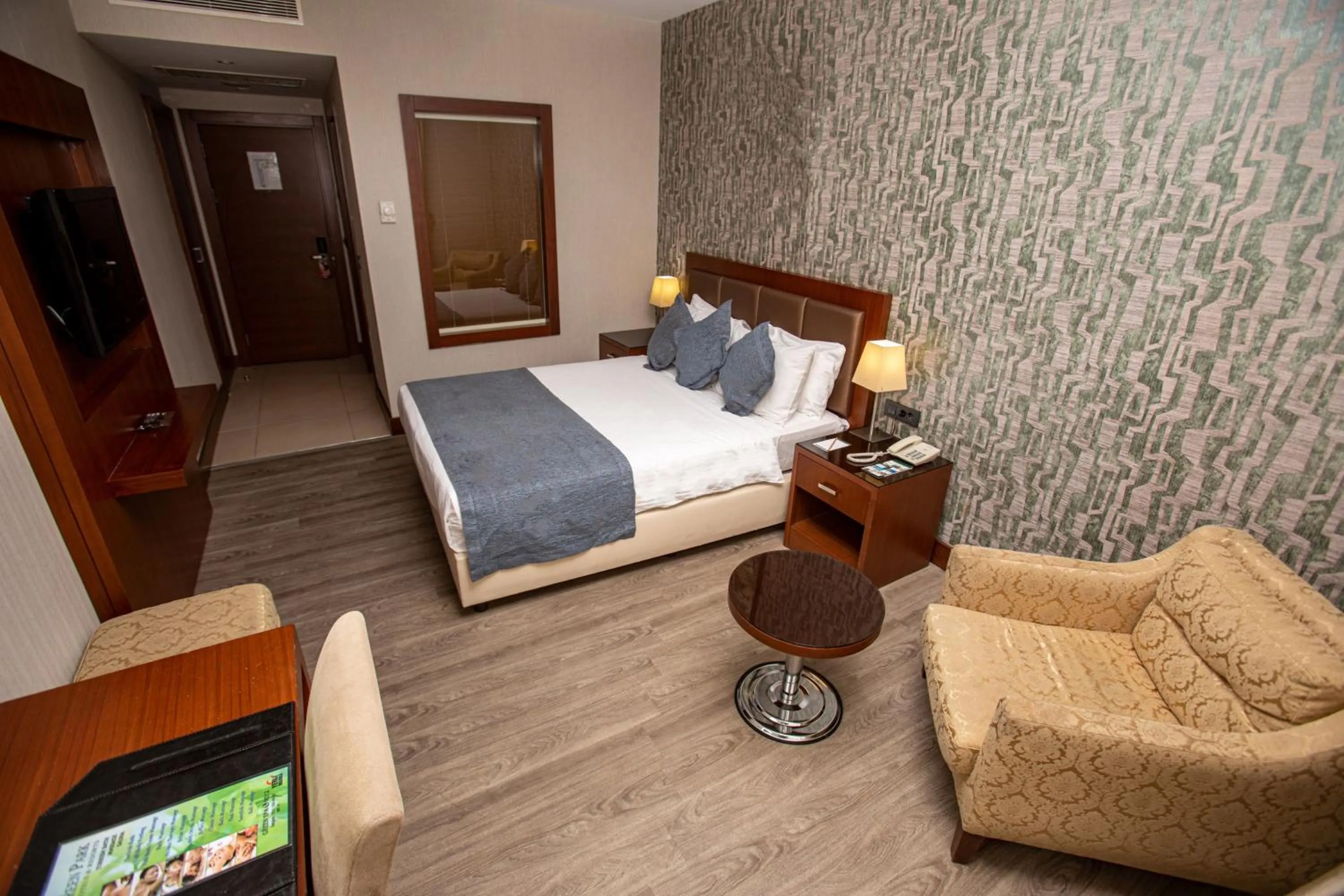 Bed in The Green Park Merter