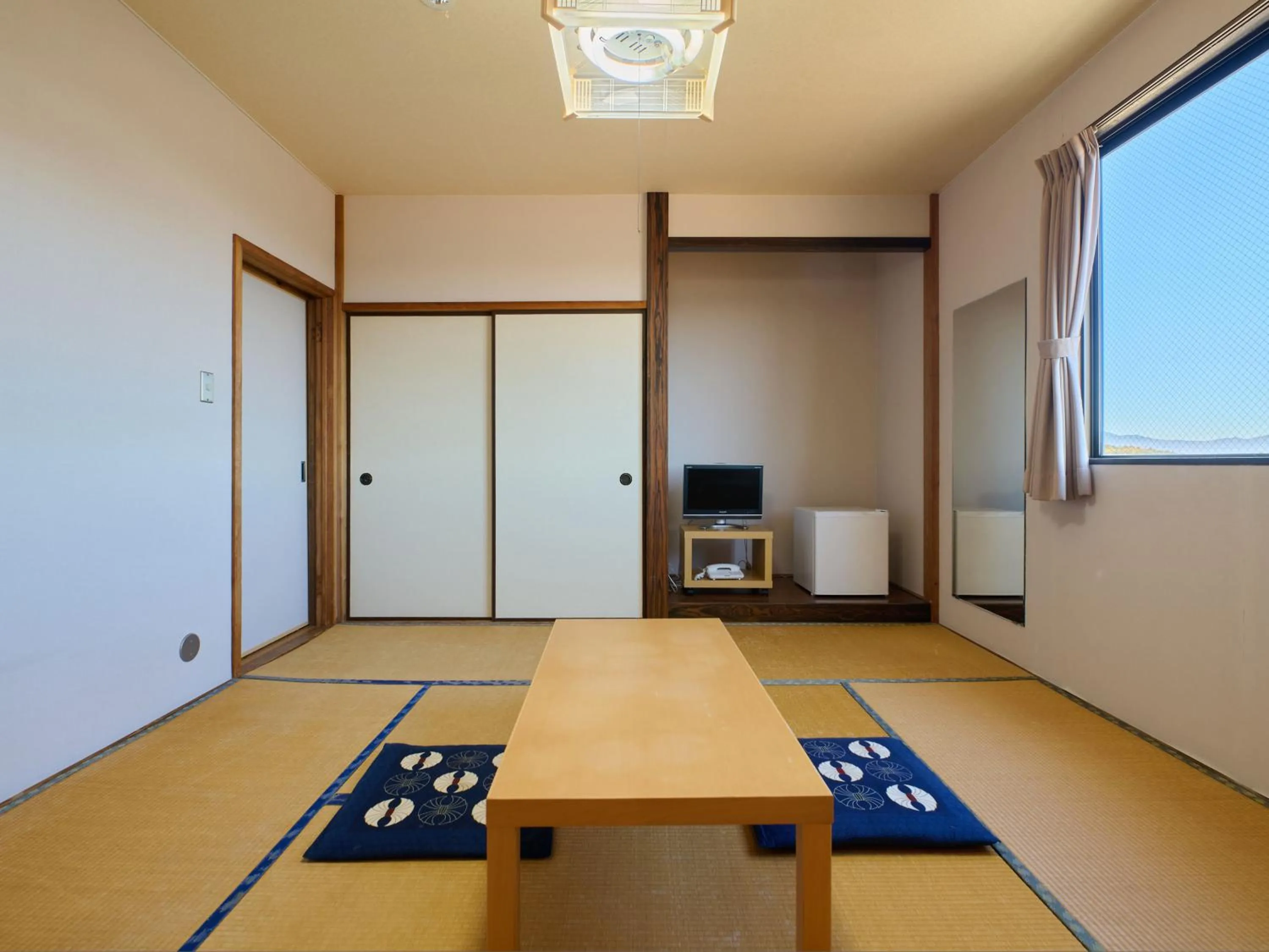 Photo of the whole room in Hotel Toko