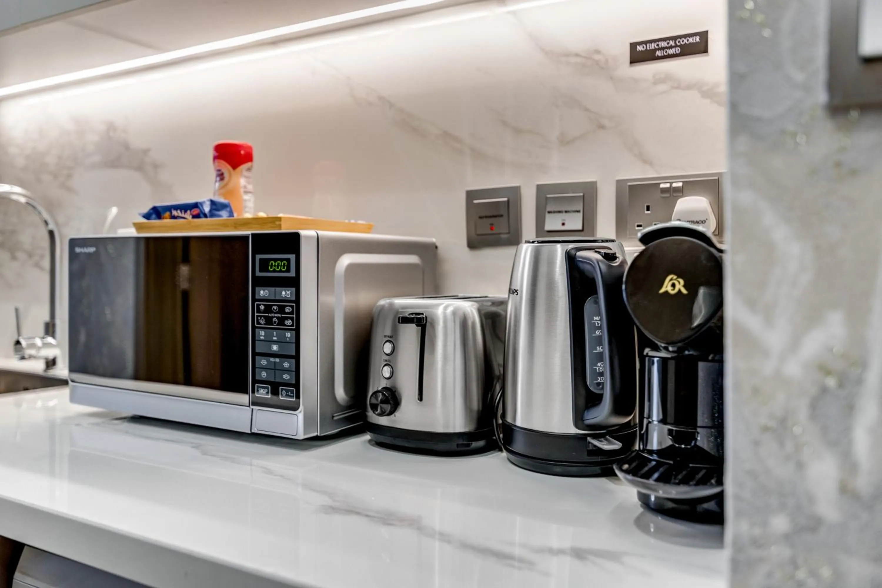 Coffee/tea facilities in GLOBALSTAY Azizi Riviera 48