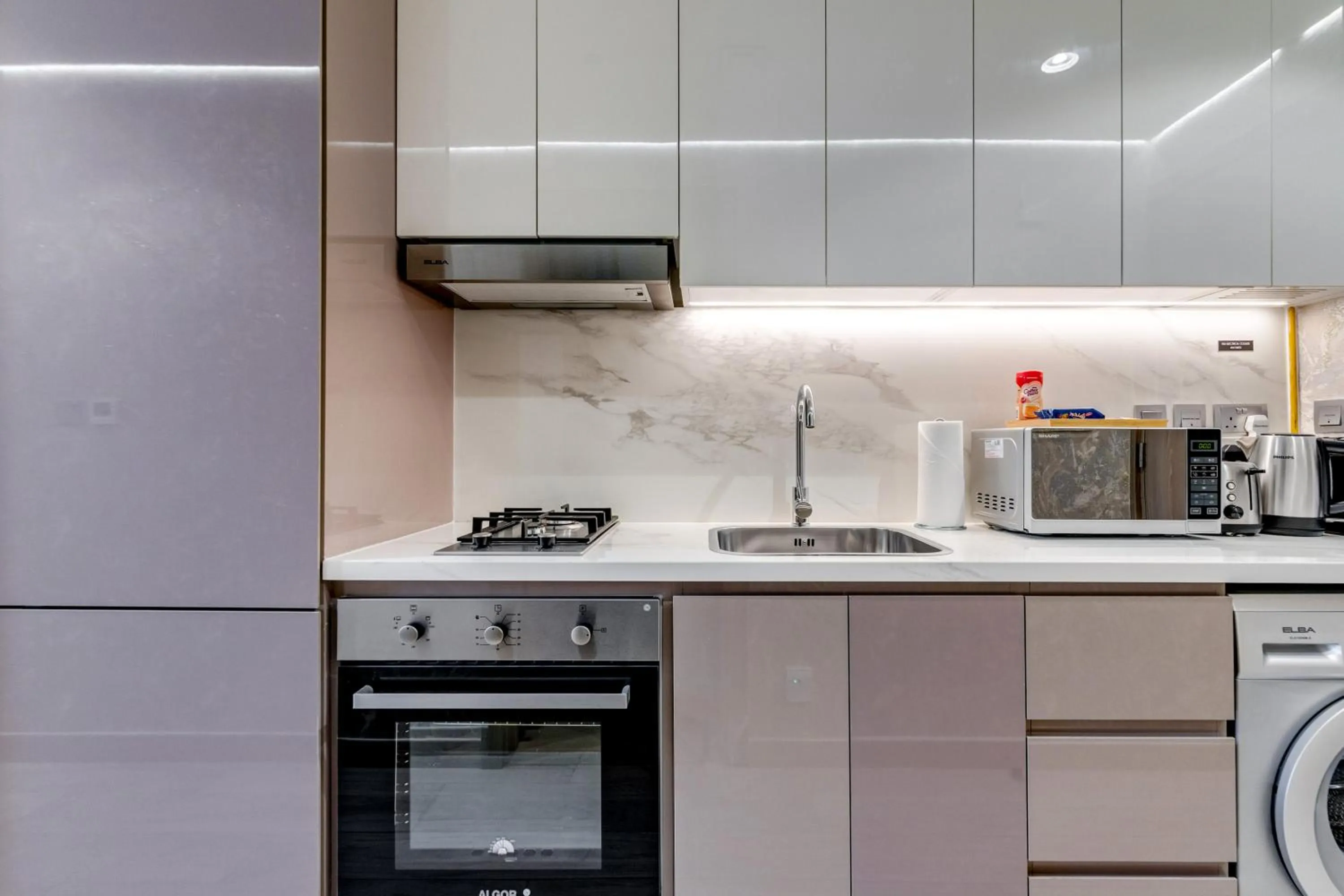 Kitchen or kitchenette in GLOBALSTAY Azizi Riviera 48