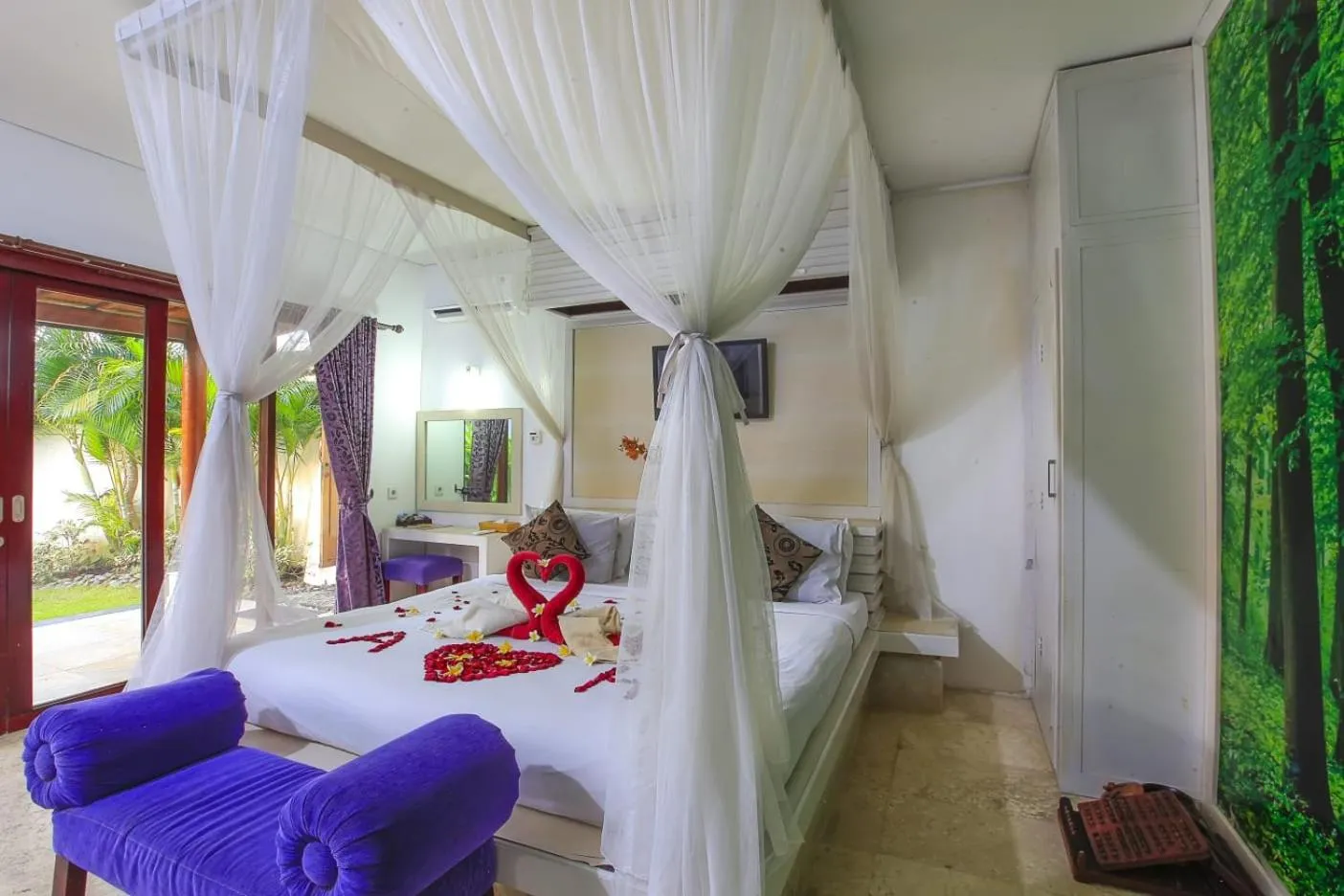 Bedroom, Bed in Private Pool Villas Kuta Bali