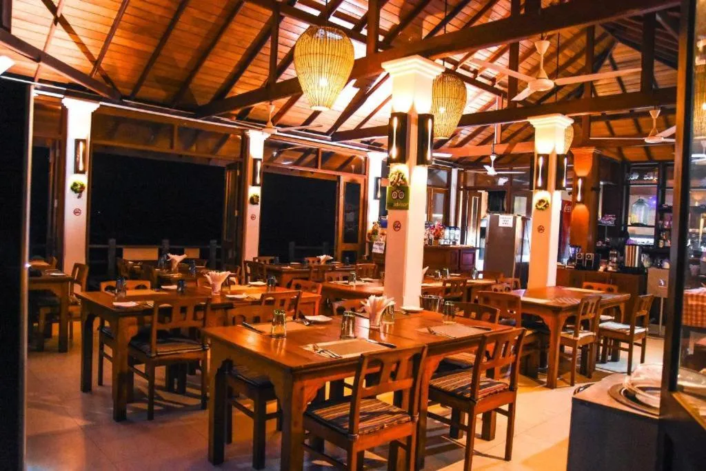 Restaurant/places to eat in Amara White Villa