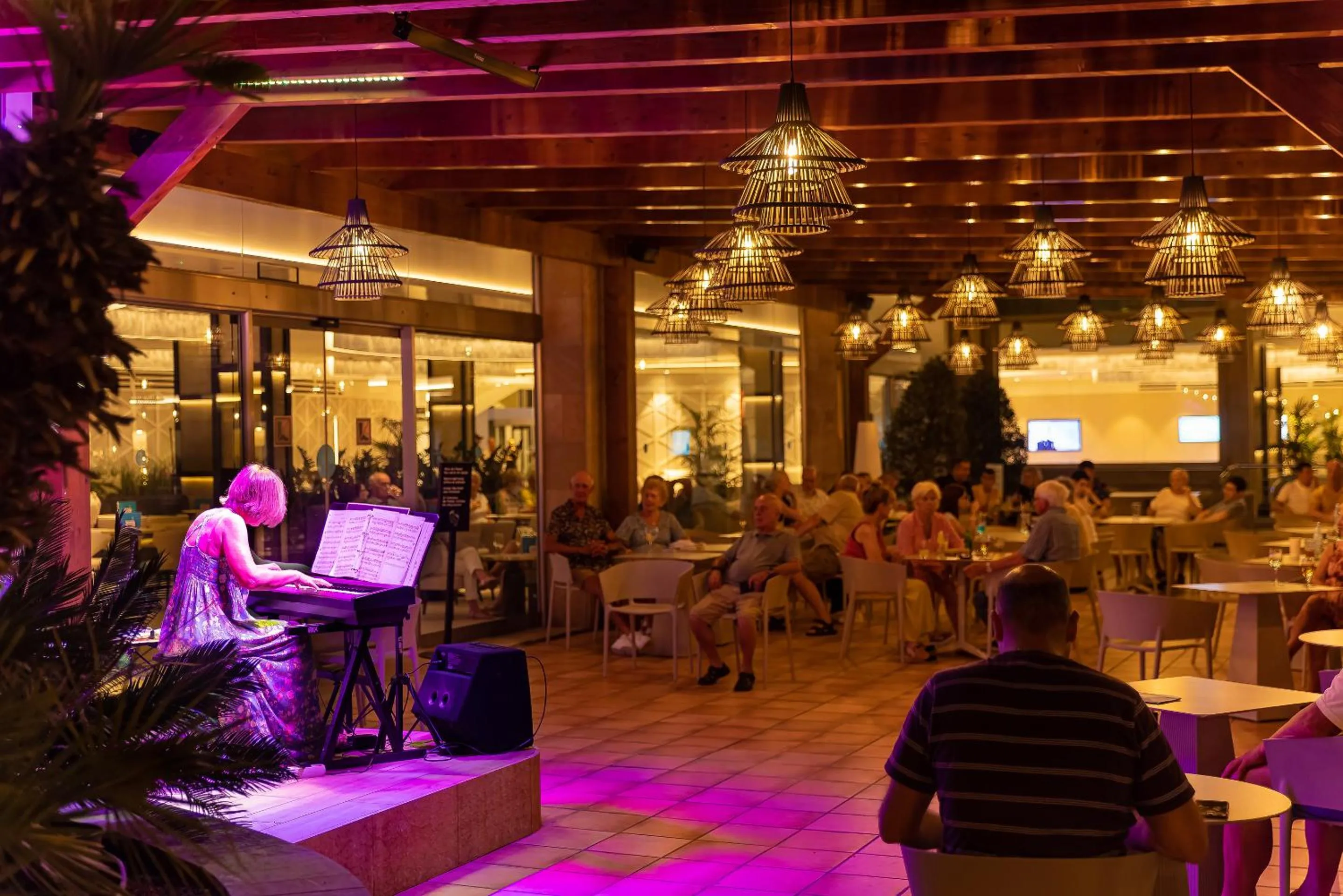 Lounge or bar in Golden Bahía de Tossa & Spa 4* Sup.