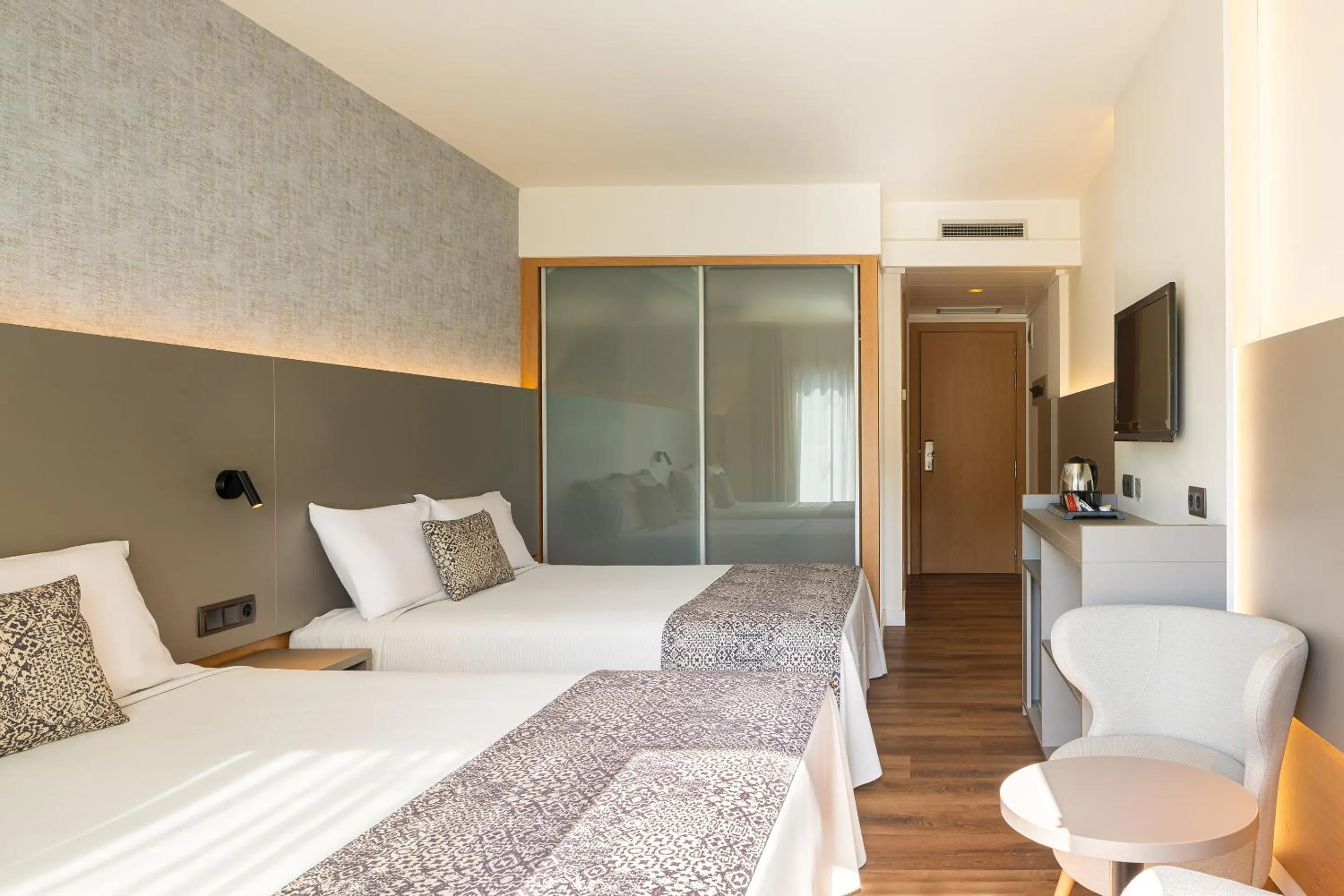 Bed in Golden Bahía de Tossa & Spa 4* Sup.