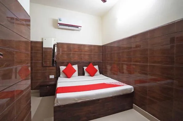 Bed in Shri Sai Guest House
