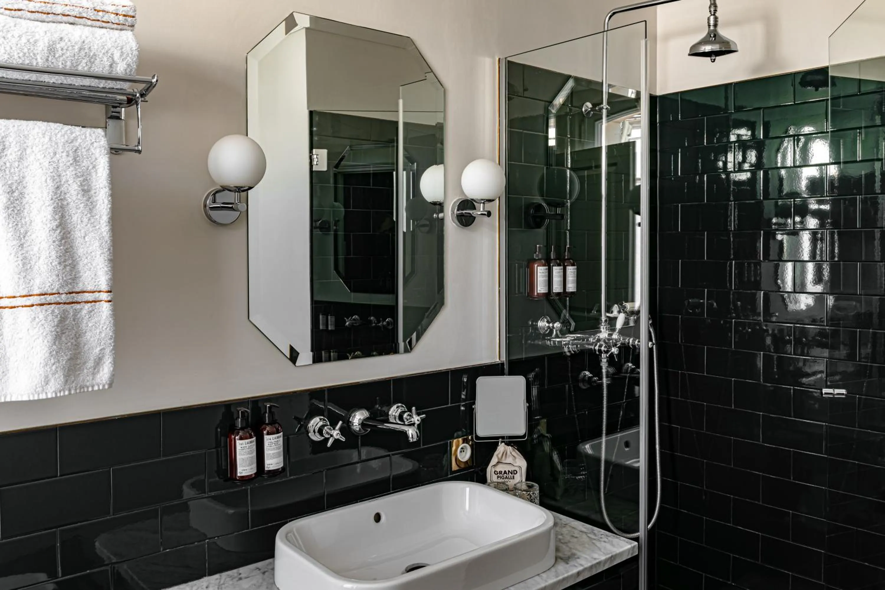 Bathroom in Grand Pigalle Experimental