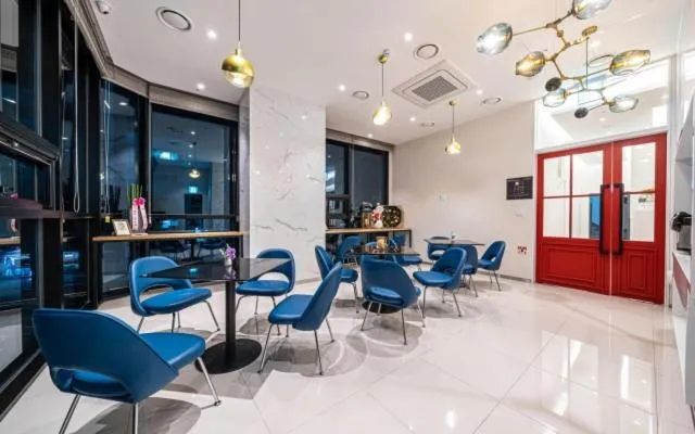 Restaurant/places to eat in Forestar Hotel