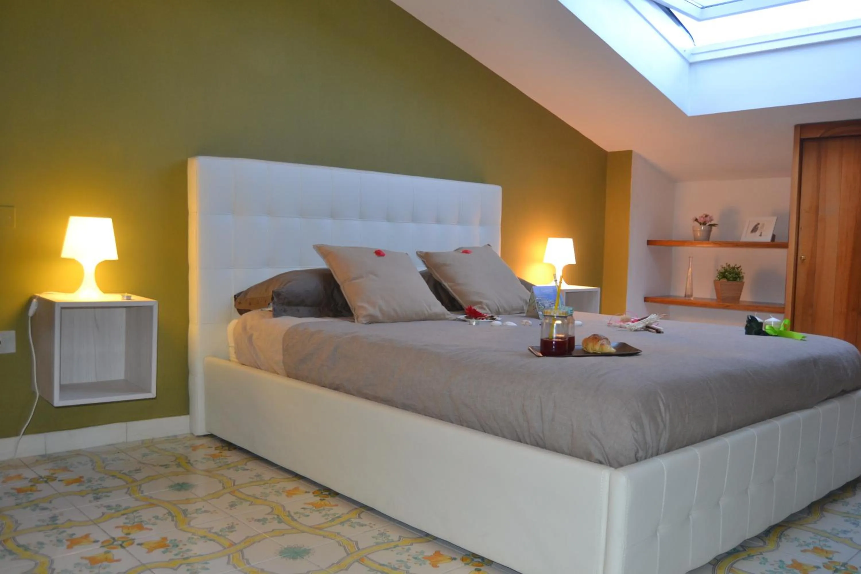 Photo of the whole room, Bed in Un Tetto Di Stelle Deluxe Home