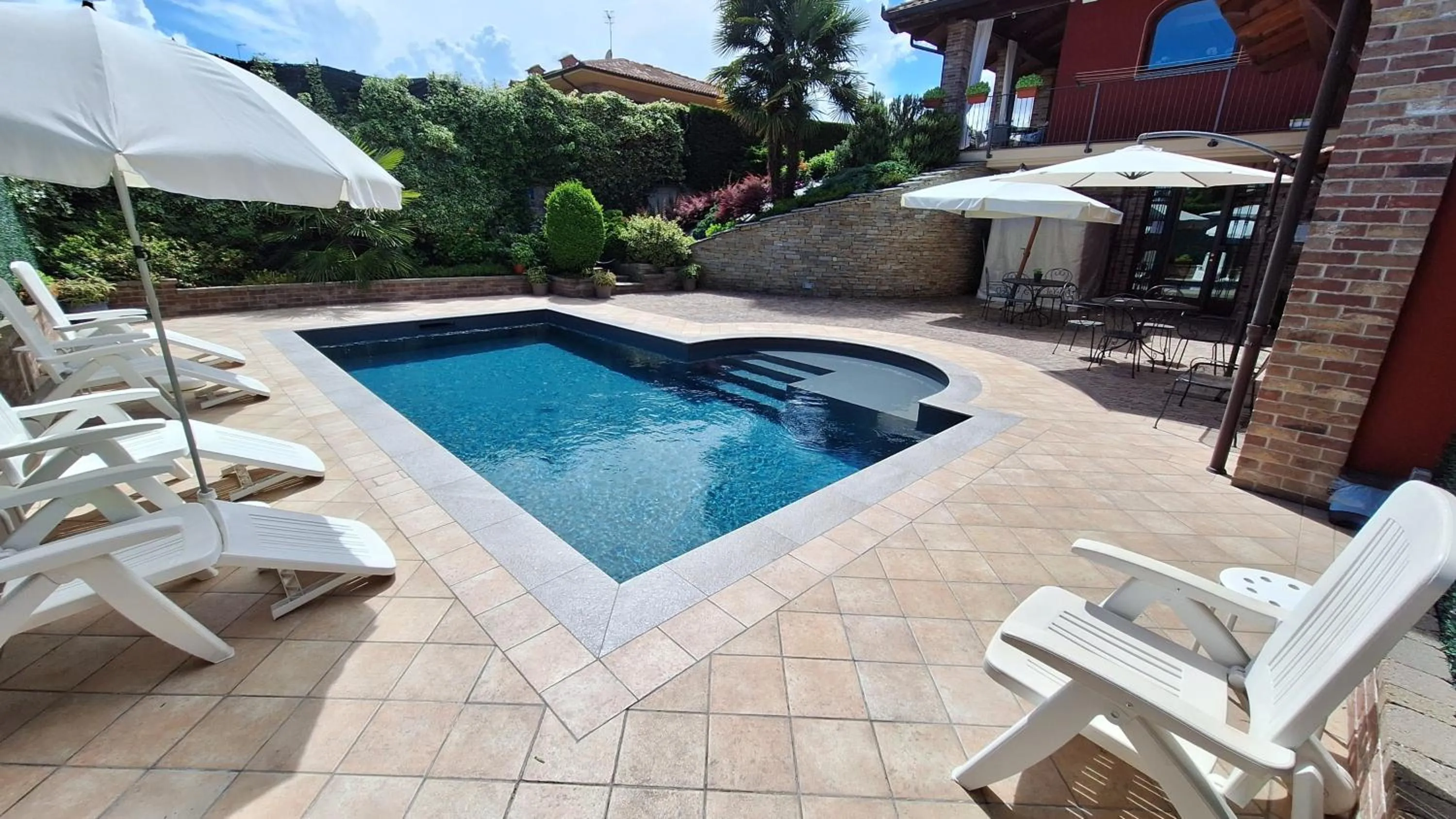 Swimming pool in Villa Laura B&B