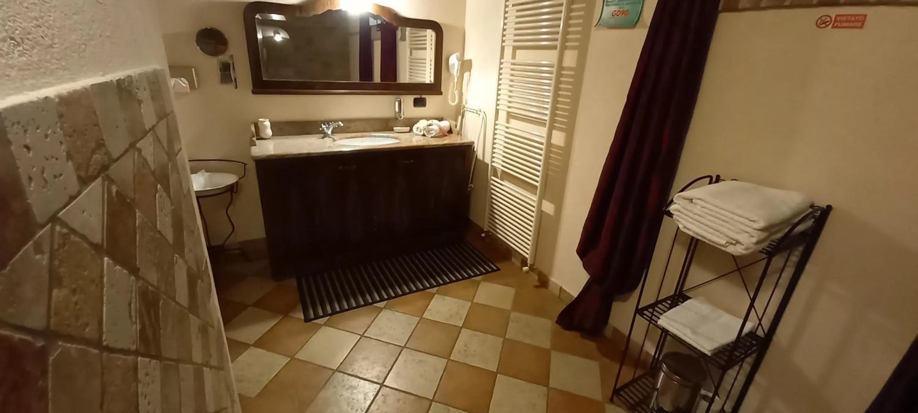 Toilet in Villa Laura B&B