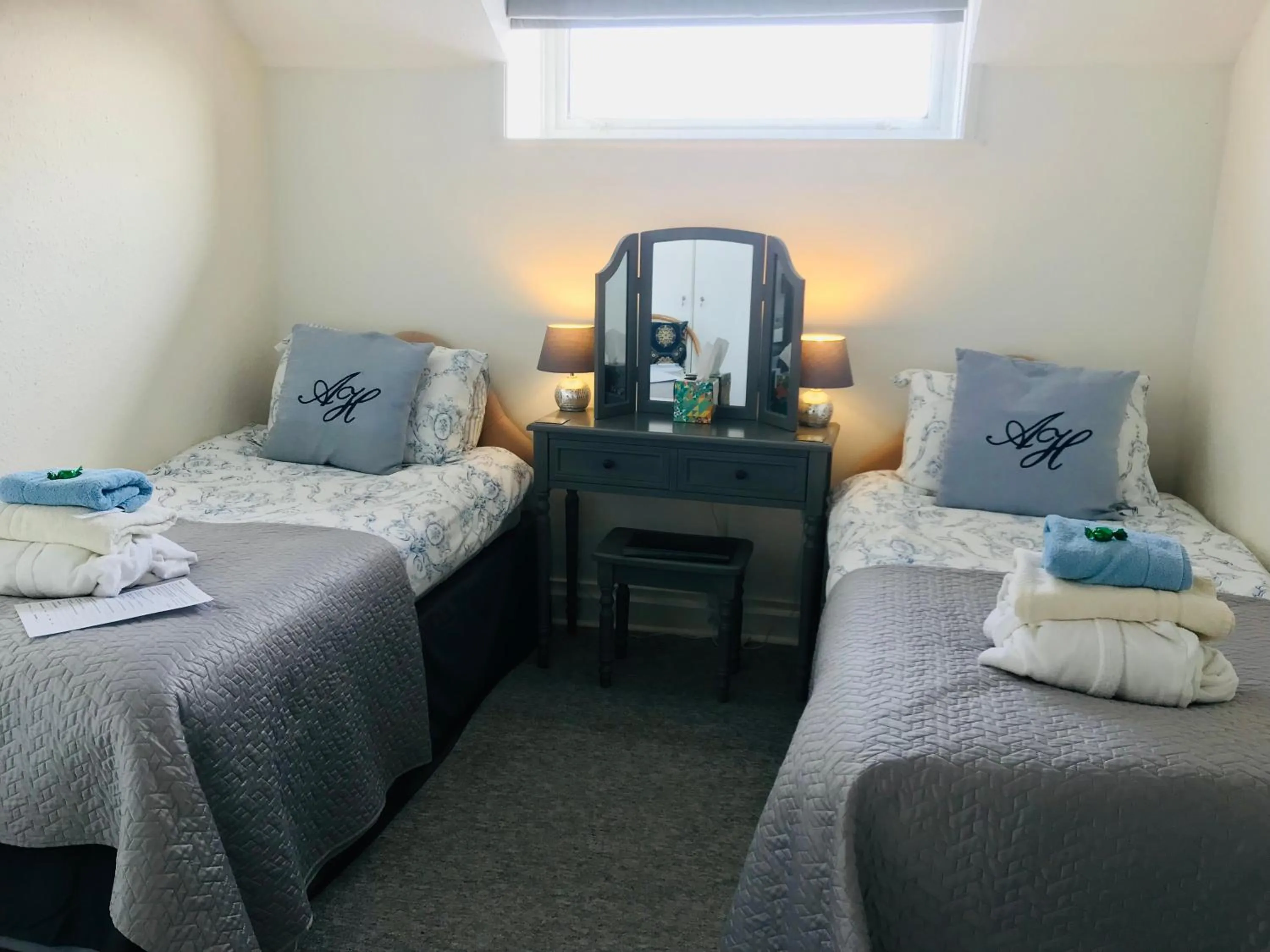 Bedroom, Bed in Arden House