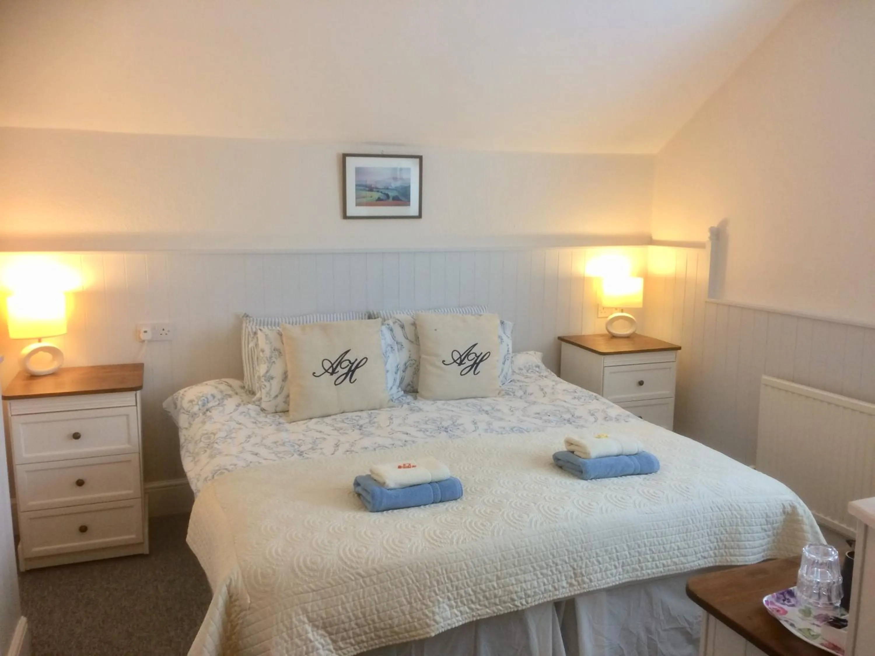 Photo of the whole room, Bed in Arden House