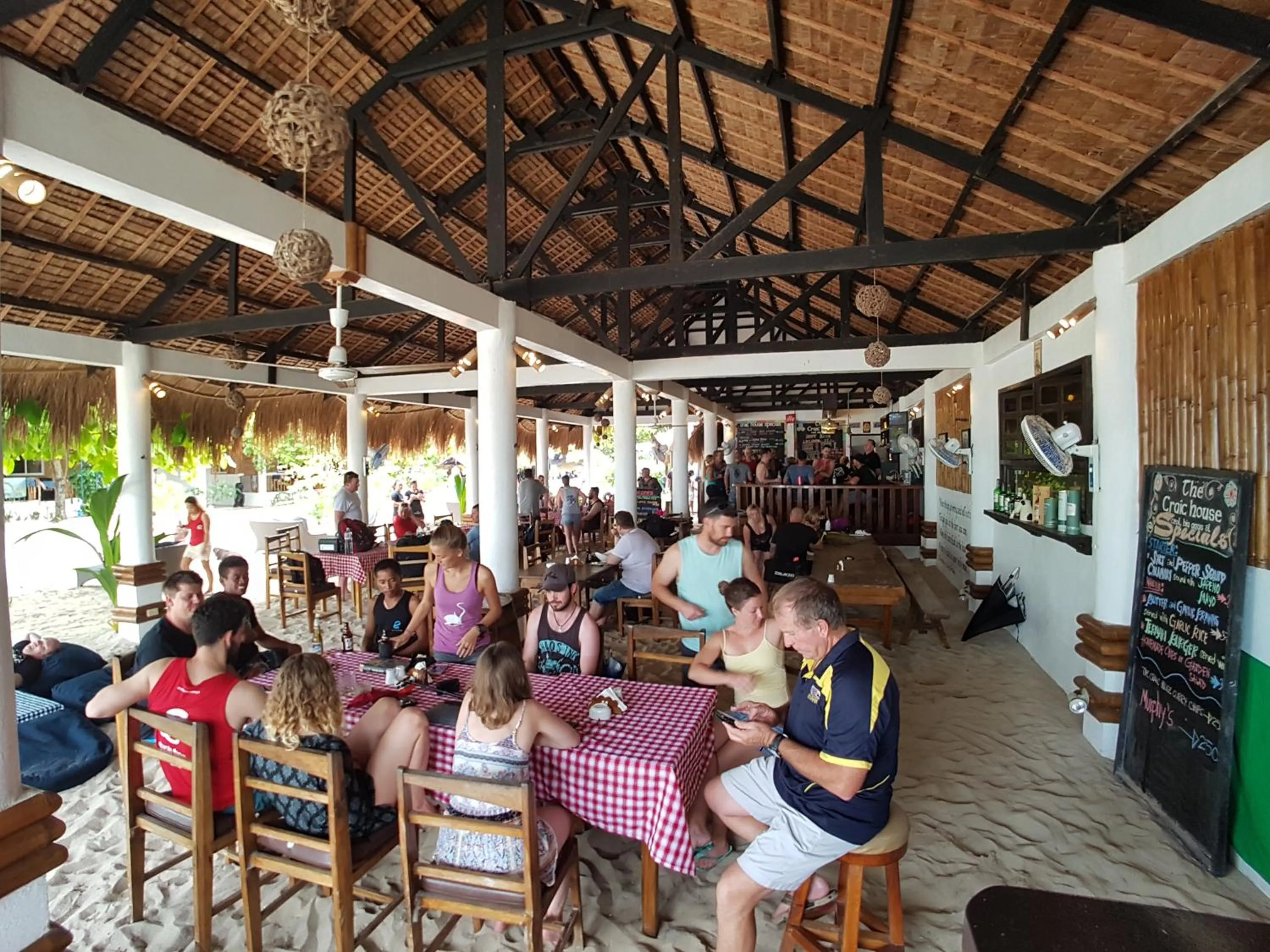 Restaurant/places to eat in Evolution Dive and Beach Resort