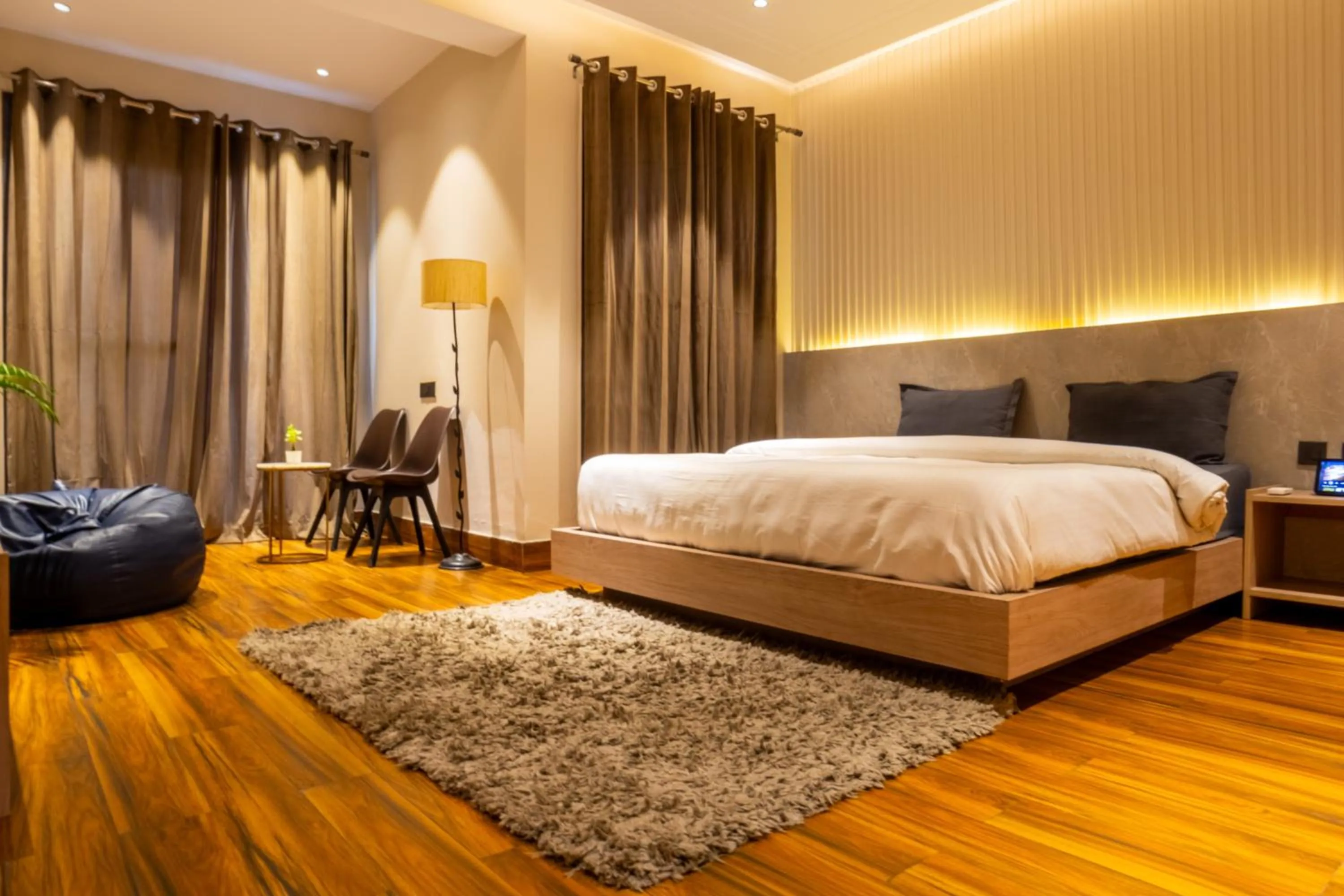 Photo of the whole room in Housr Phase 1 Arjun Marg & Golf Course Road