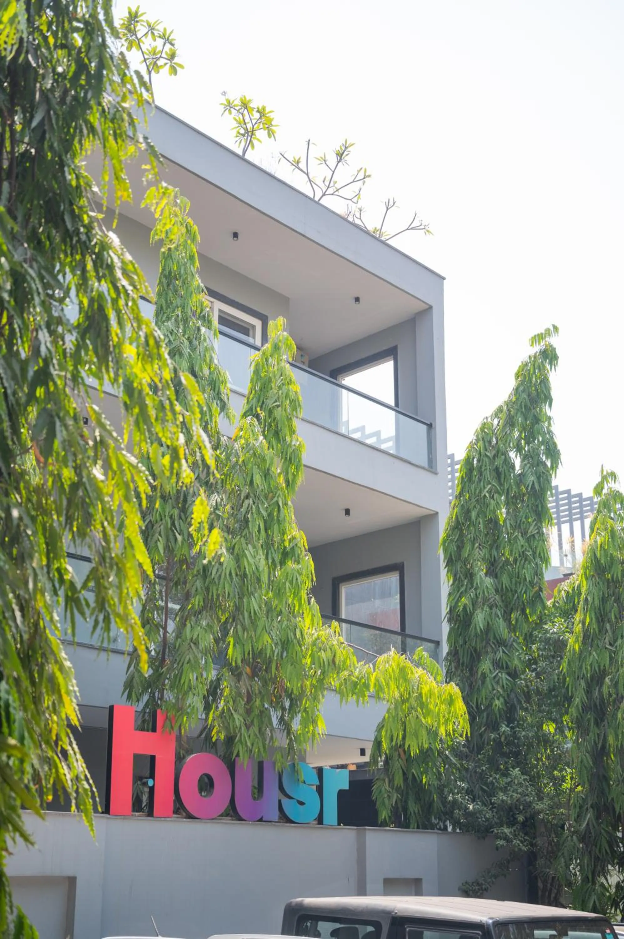 Property building in Housr Phase 1 Arjun Marg & Golf Course Road