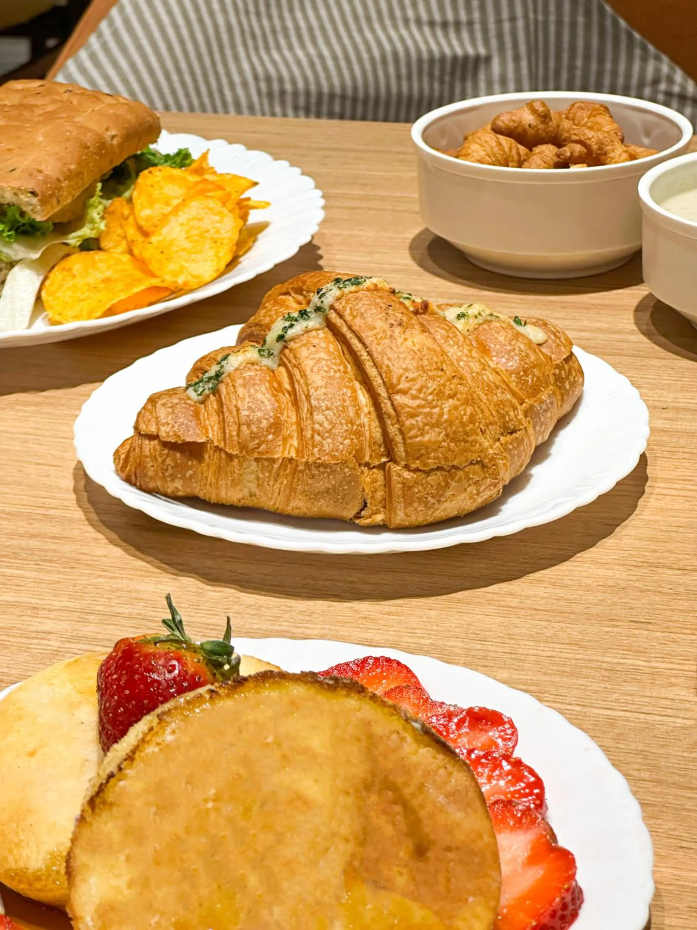 Breakfast in Housr Phase 1 Arjun Marg & Golf Course Road