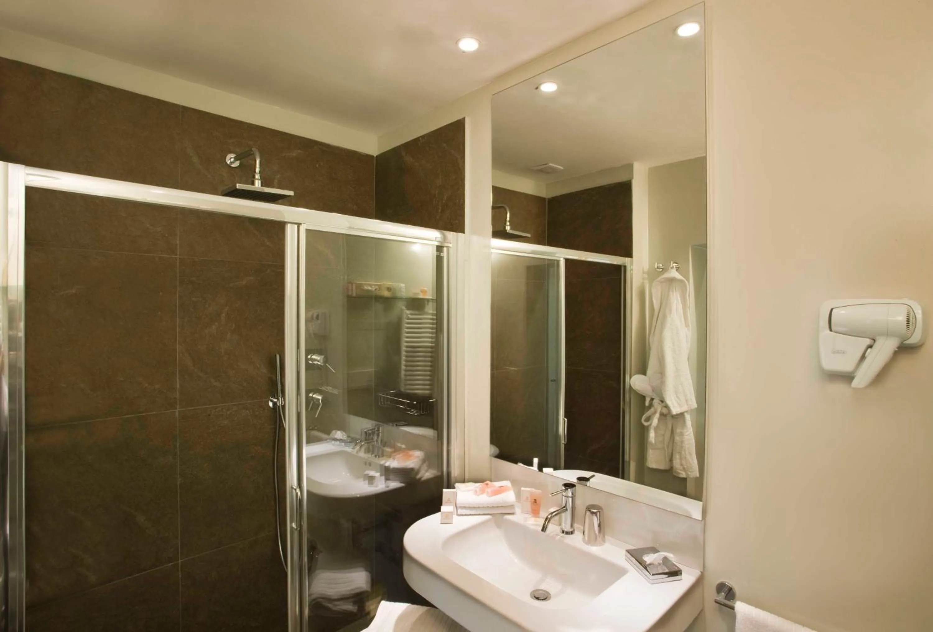 Bathroom in Hotel Roma