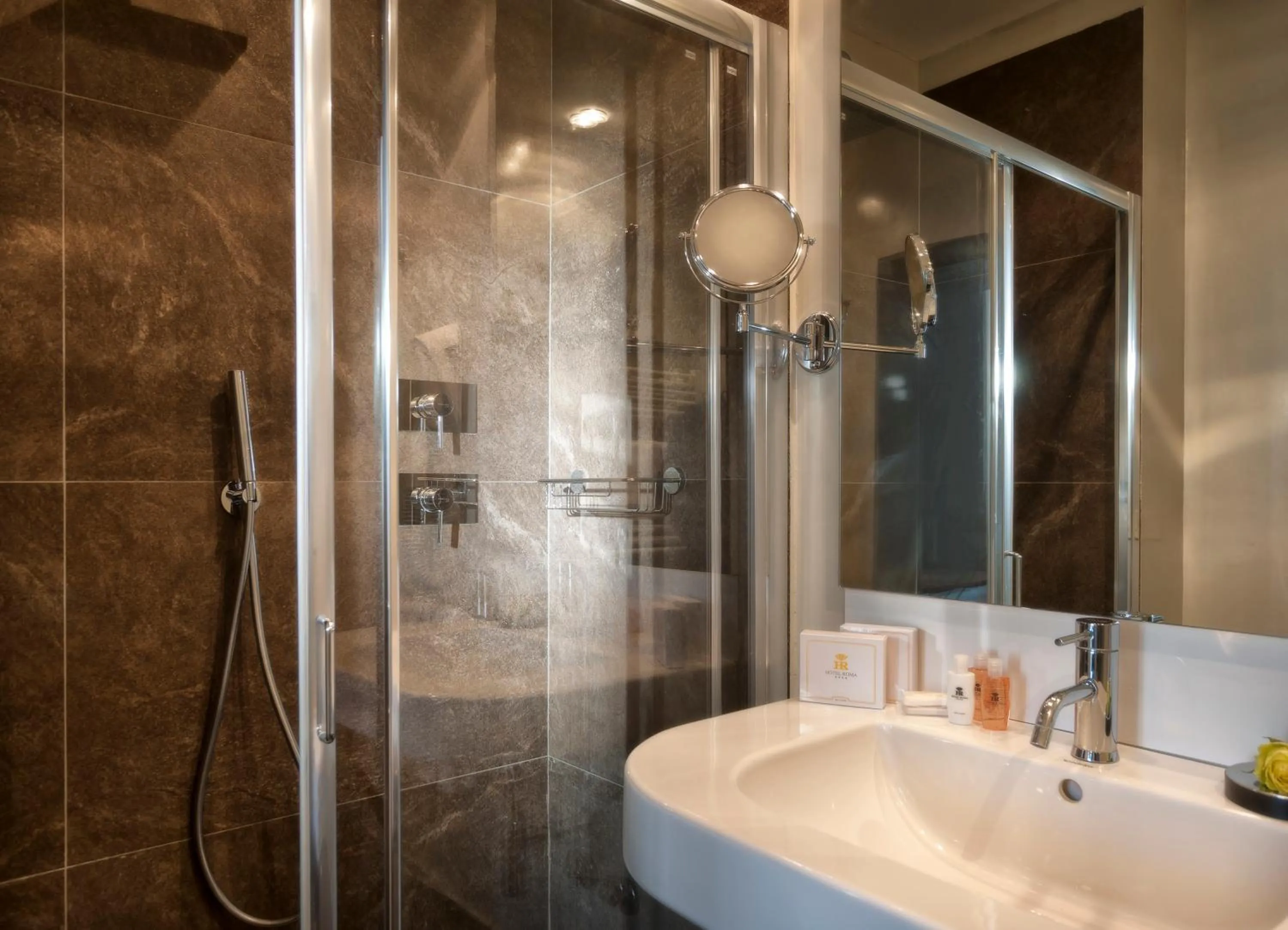 Shower in Hotel Roma