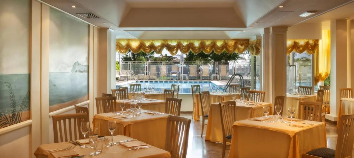 Restaurant/places to eat in Hotel Roma