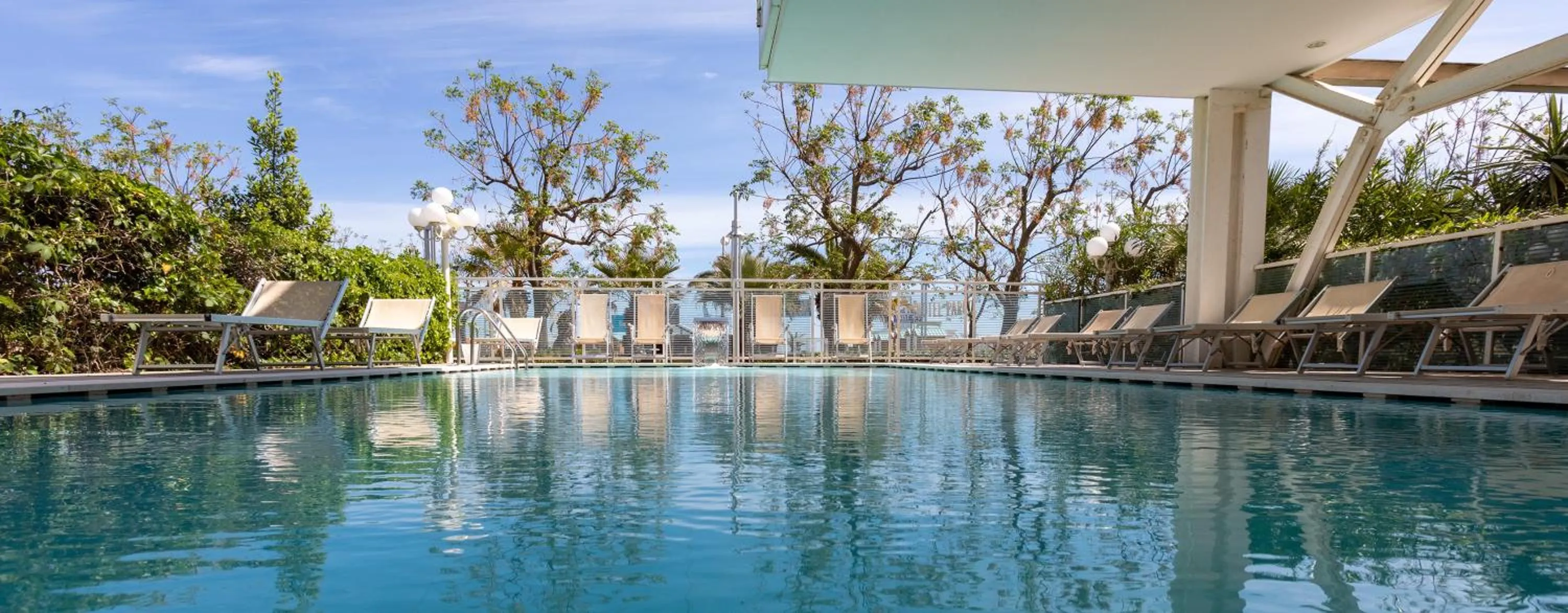 Swimming pool in Hotel Roma