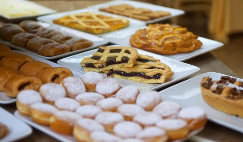 Restaurant/places to eat in Hotel Roma