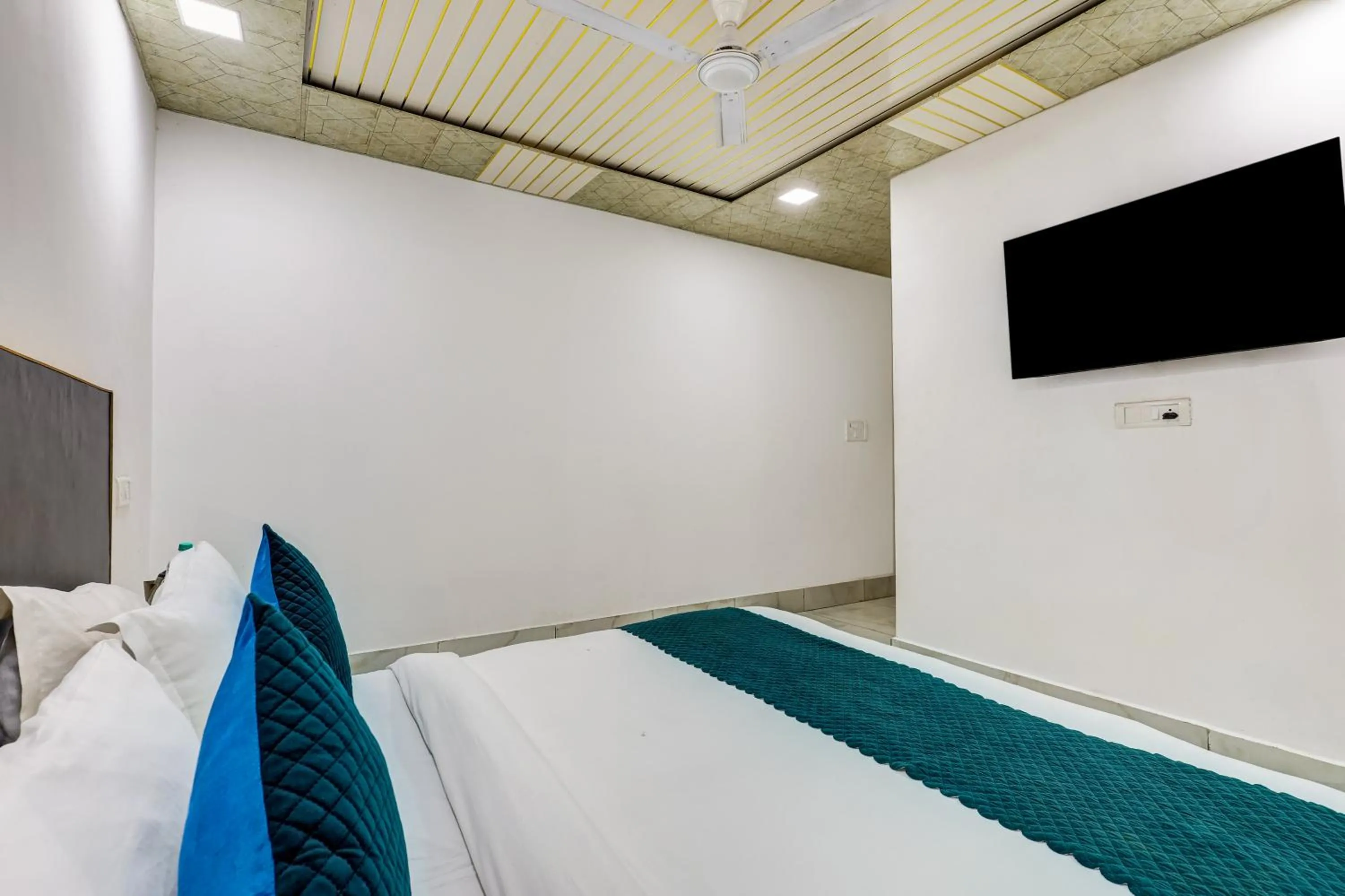 Mauryan Signature hotel Devli Khanpur
