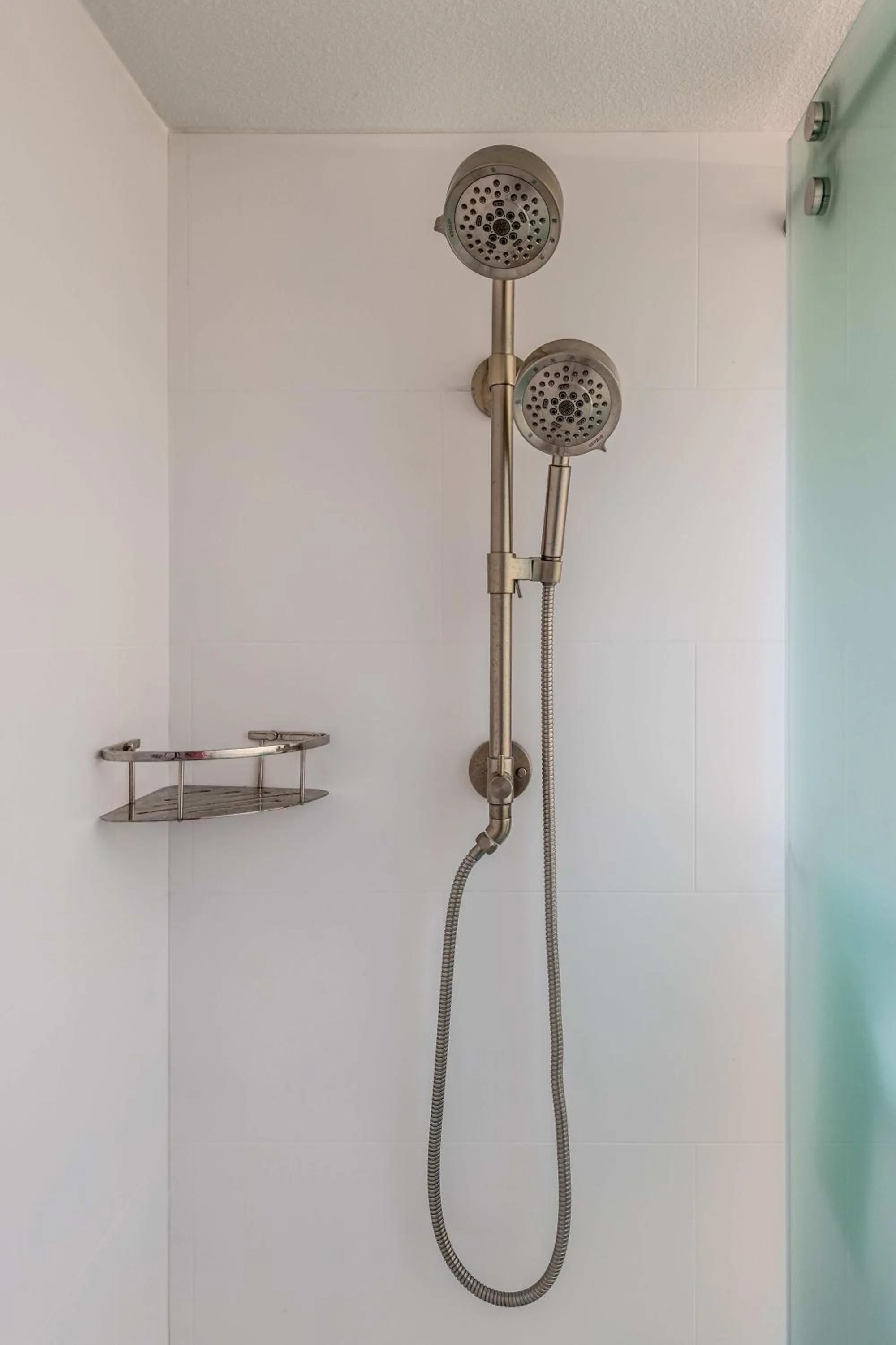 Shower in MCM Elegante Hotel