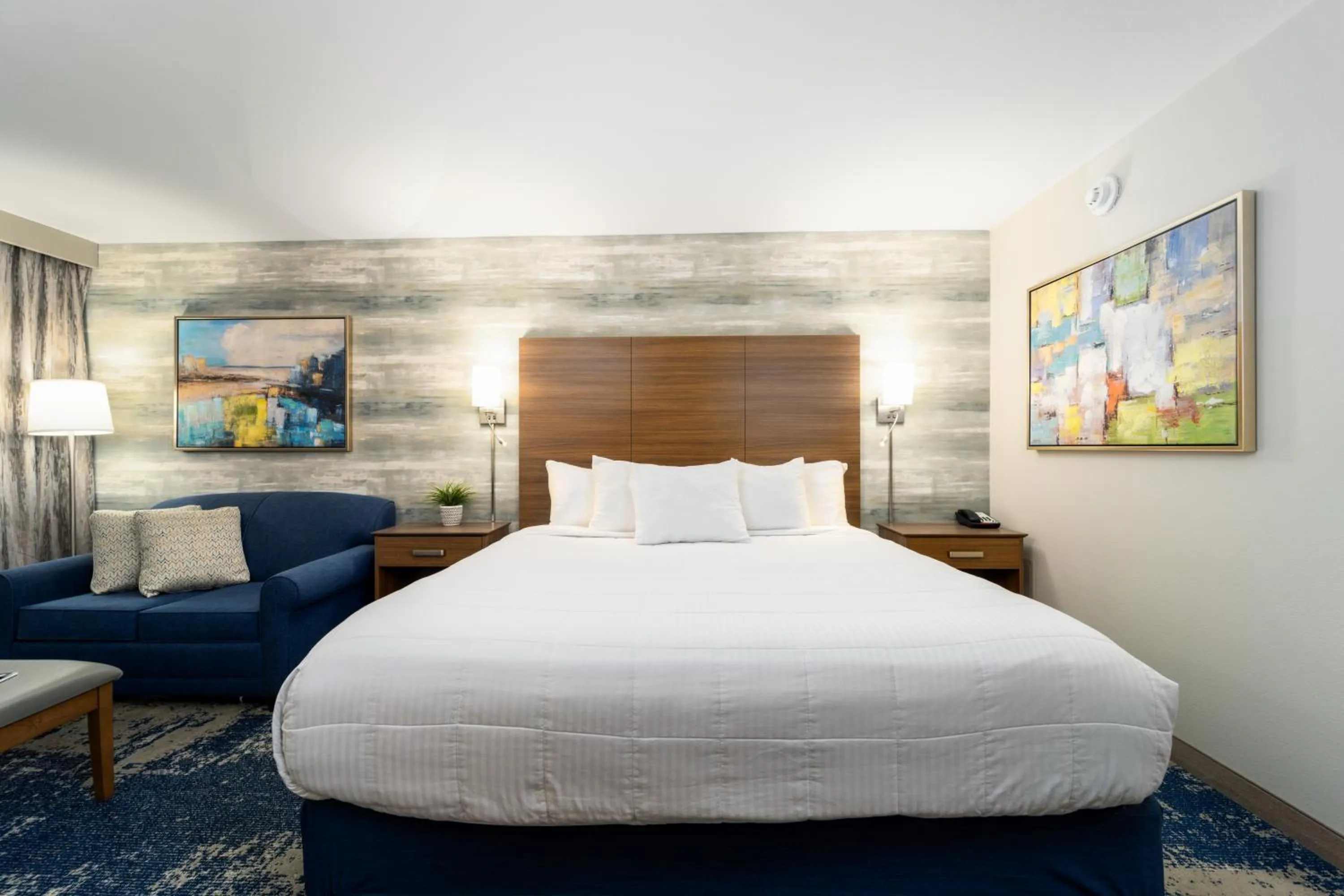 Bed in MCM Elegante Hotel