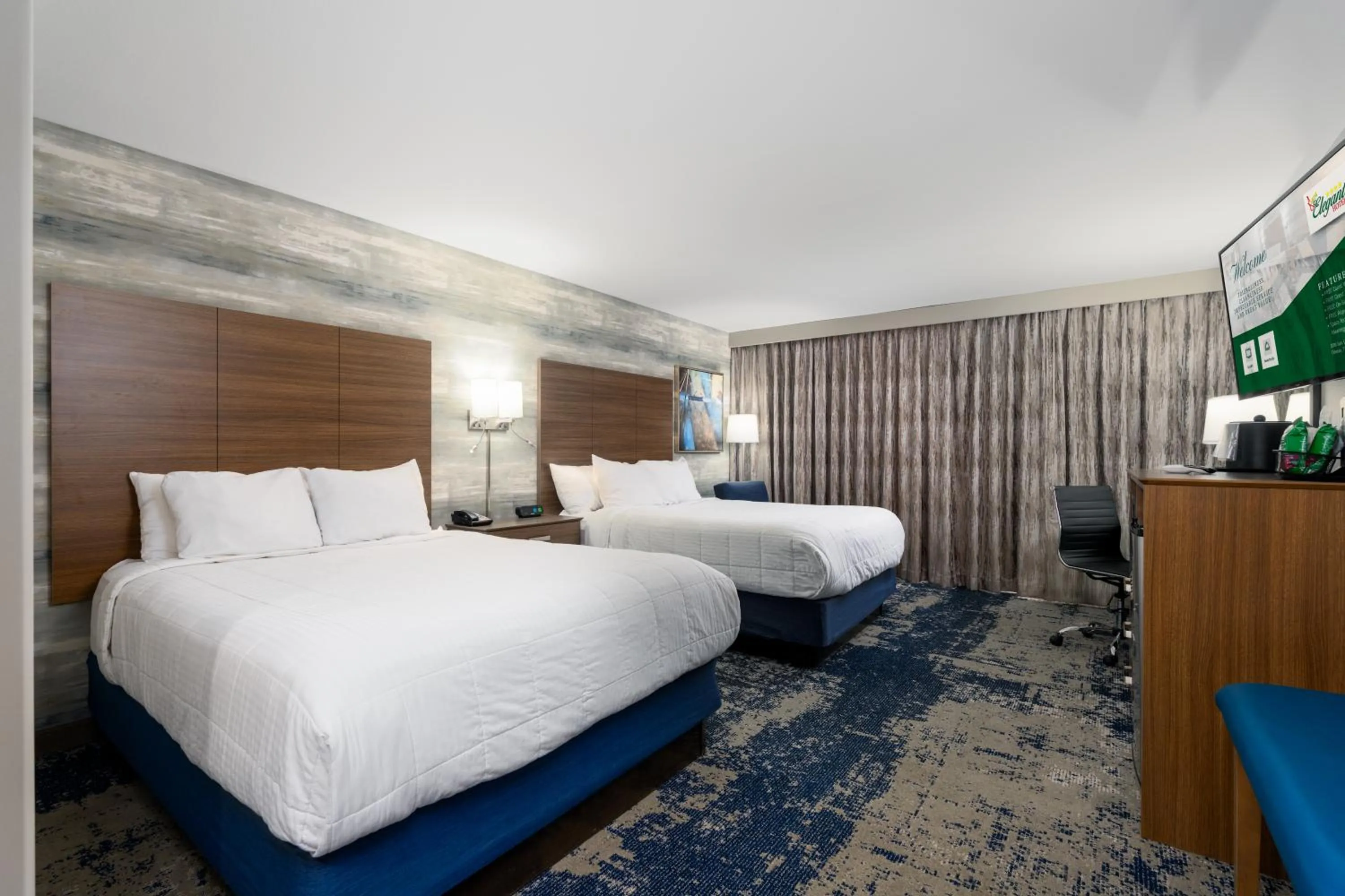 Bed in MCM Elegante Hotel