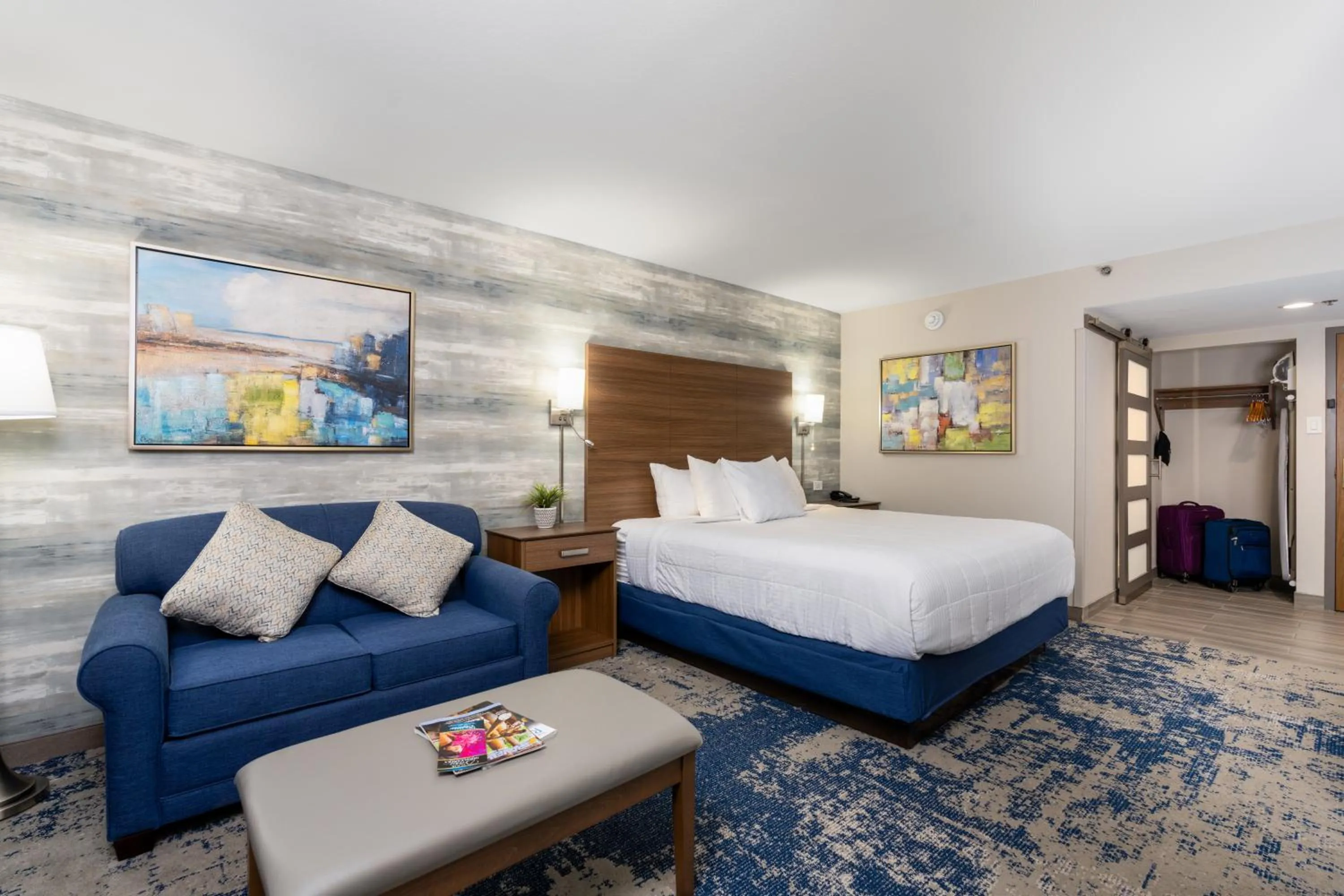 Bed in MCM Elegante Hotel