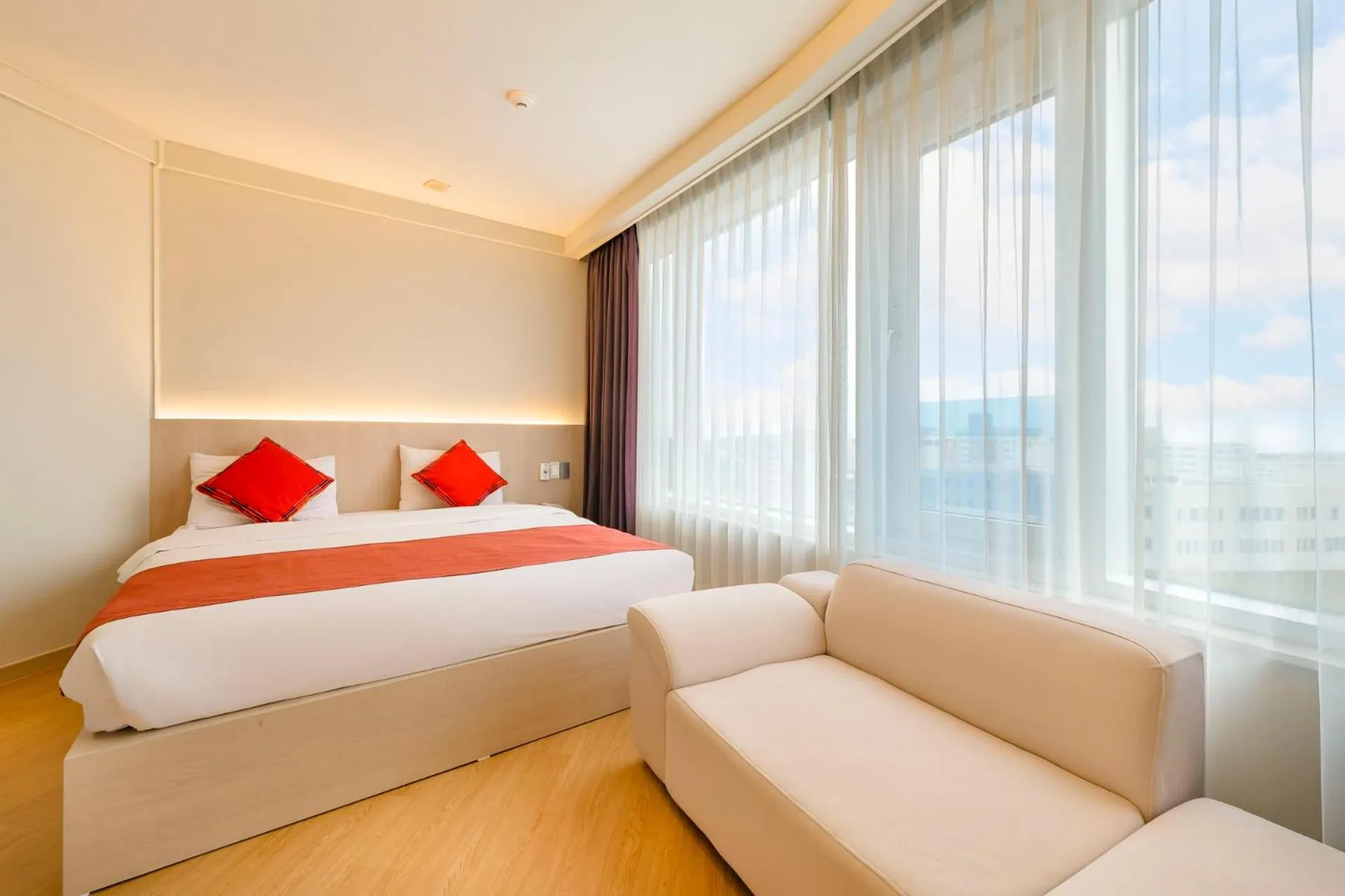 Bed in Shin Shin Hotel Jeju Worldcup