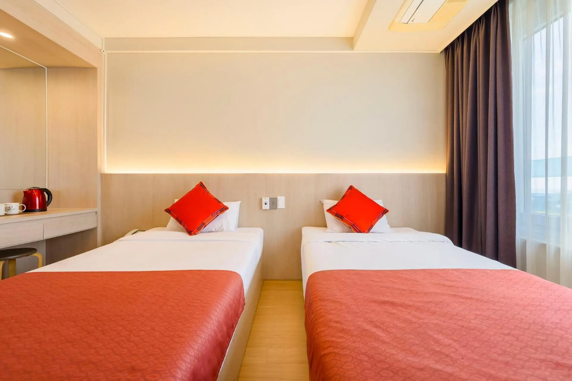 Bed in Shin Shin Hotel Jeju Worldcup