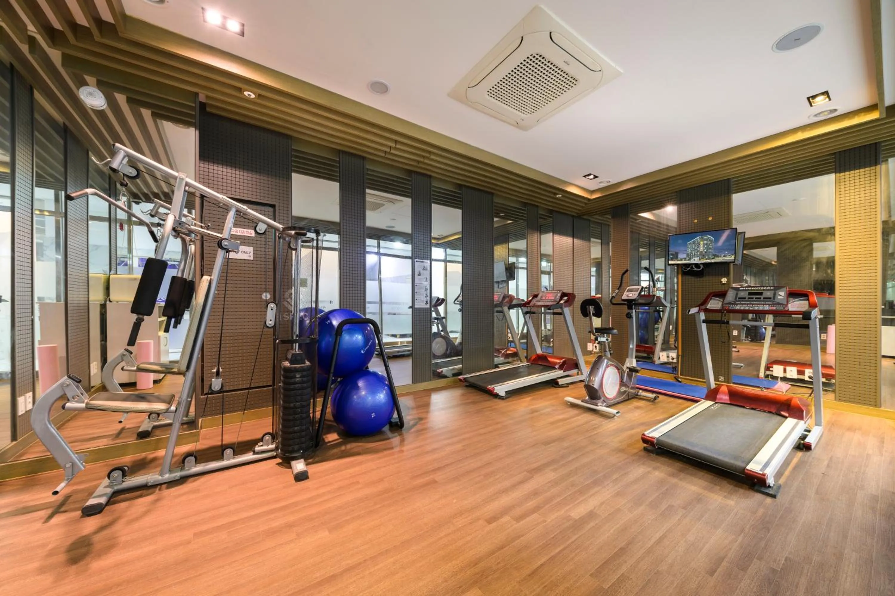 Fitness centre/facilities in Shin Shin Hotel Jeju Worldcup