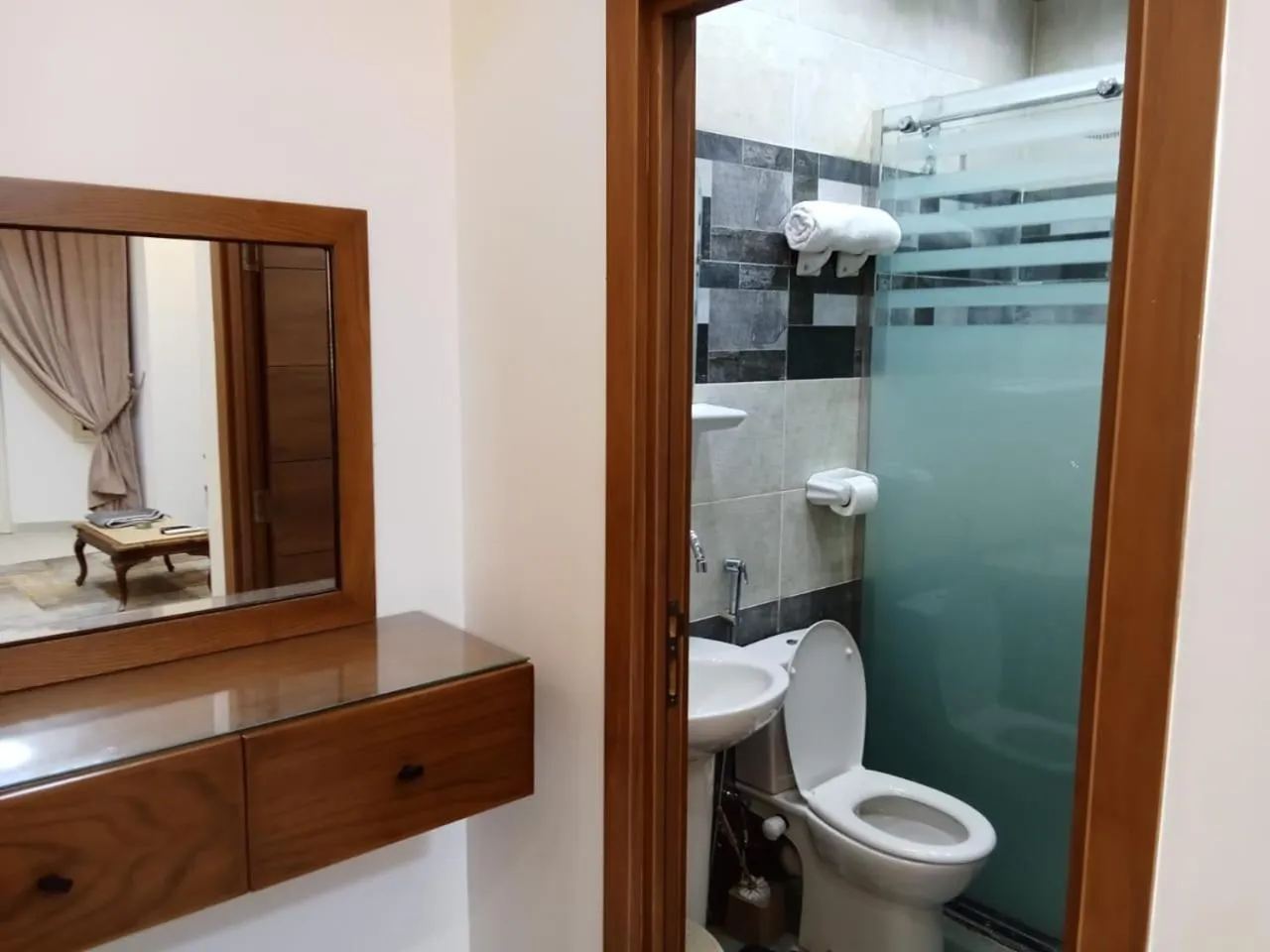 Bathroom in New Panorama Inn