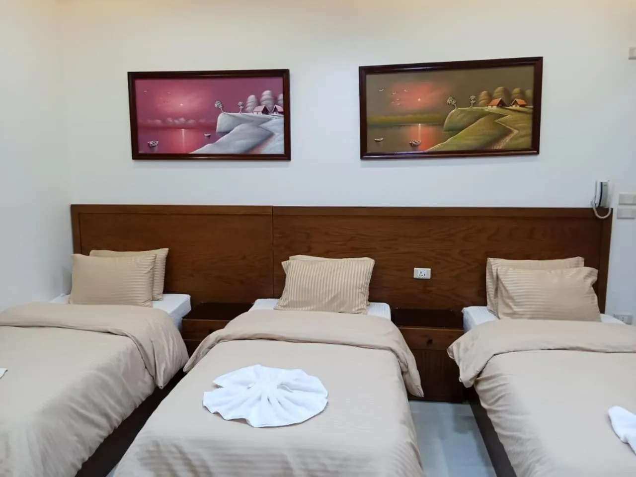 Bedroom, Bed in New Panorama Inn