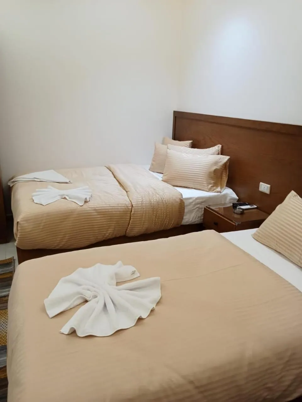 Photo of the whole room, Bed in New Panorama Inn