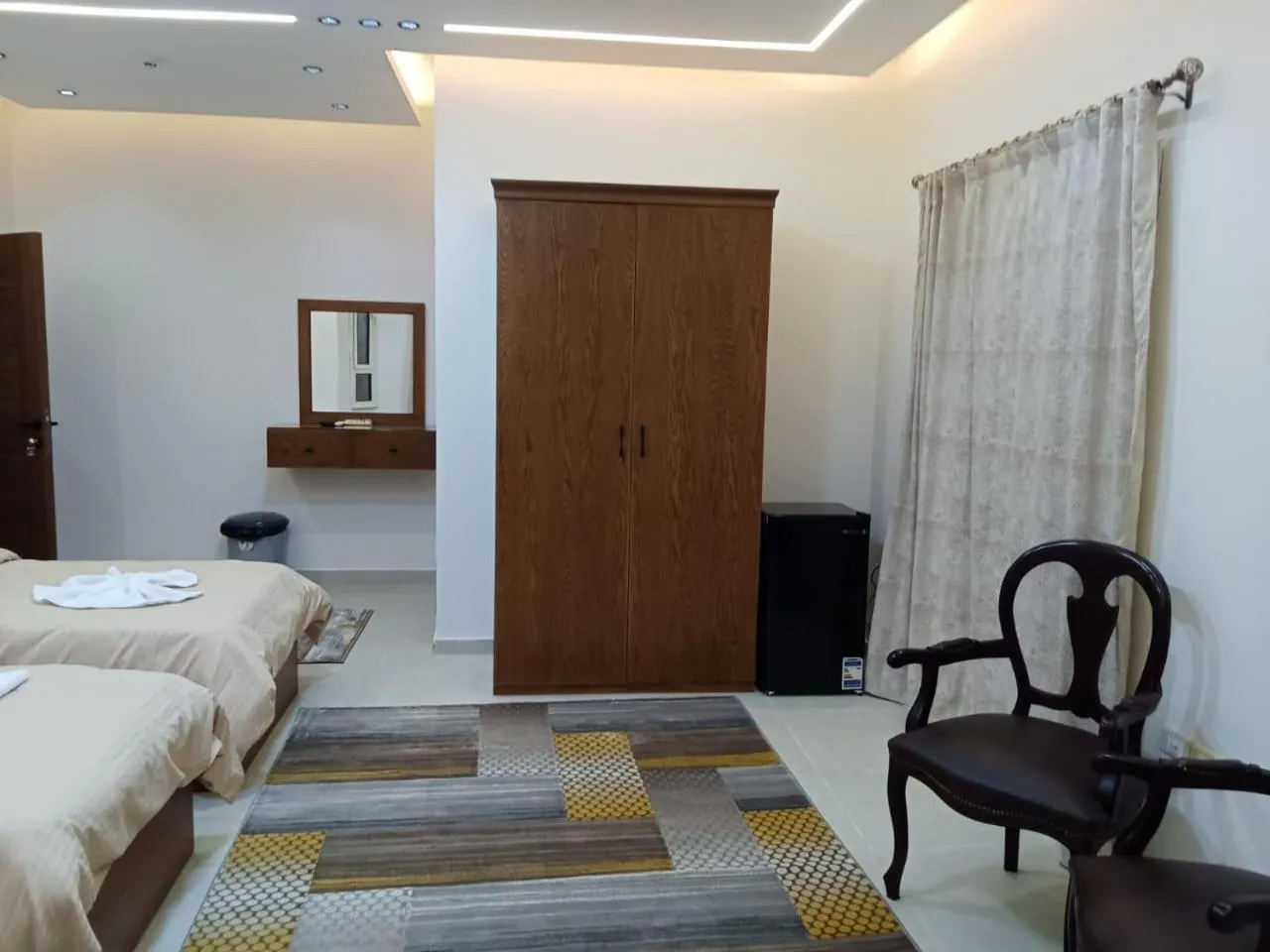 Photo of the whole room, Bed in New Panorama Inn