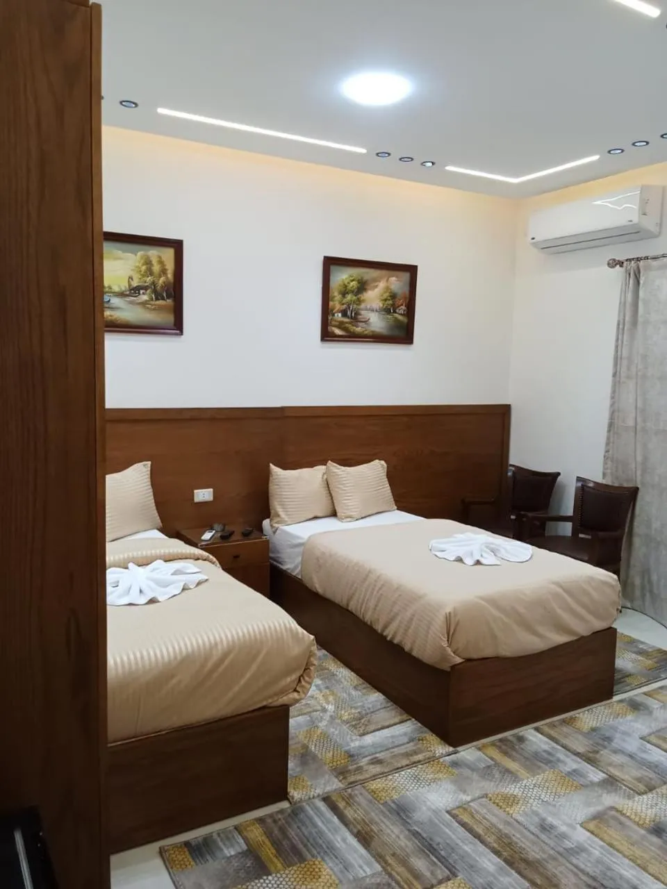 Photo of the whole room, Bed in New Panorama Inn