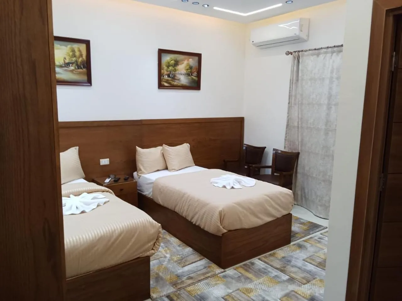 Bed in New Panorama Inn