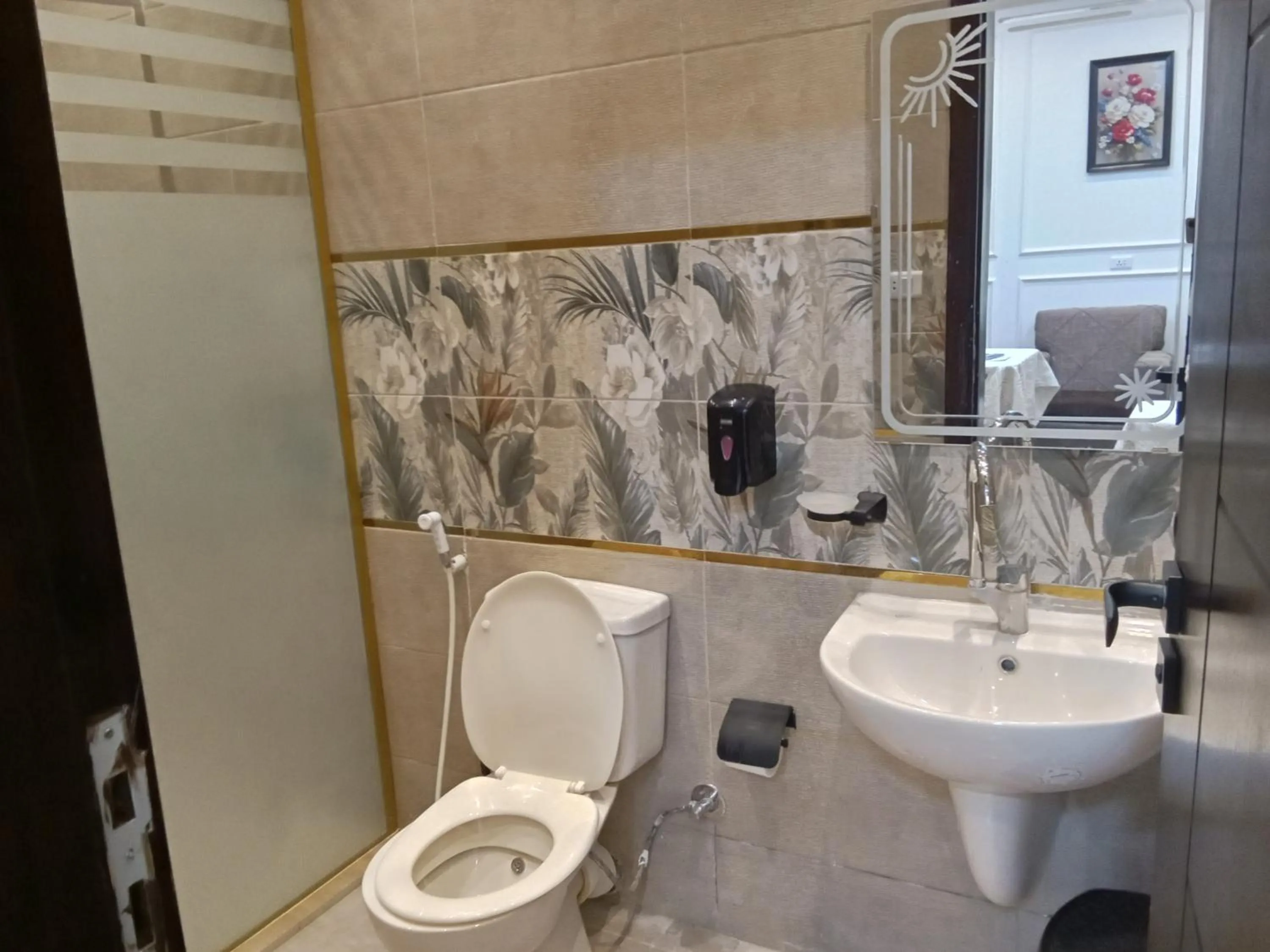 Bathroom in New Panorama Inn