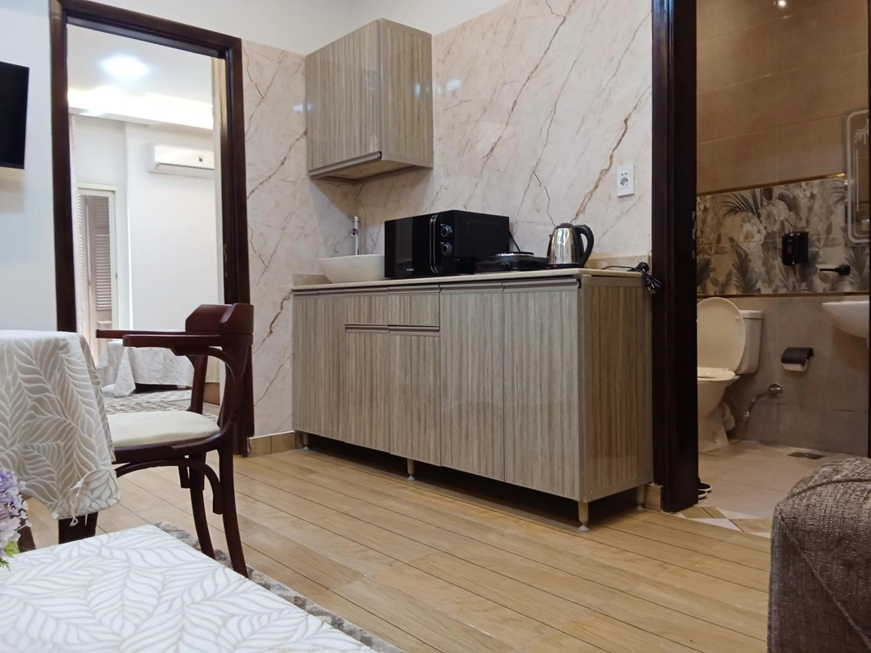 Coffee/tea facilities in New Panorama Inn