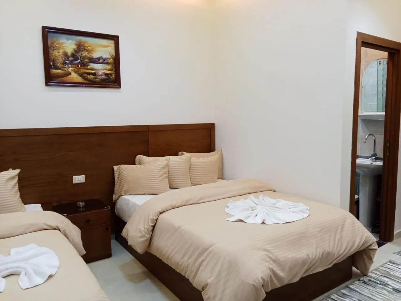 Photo of the whole room, Bed in New Panorama Inn