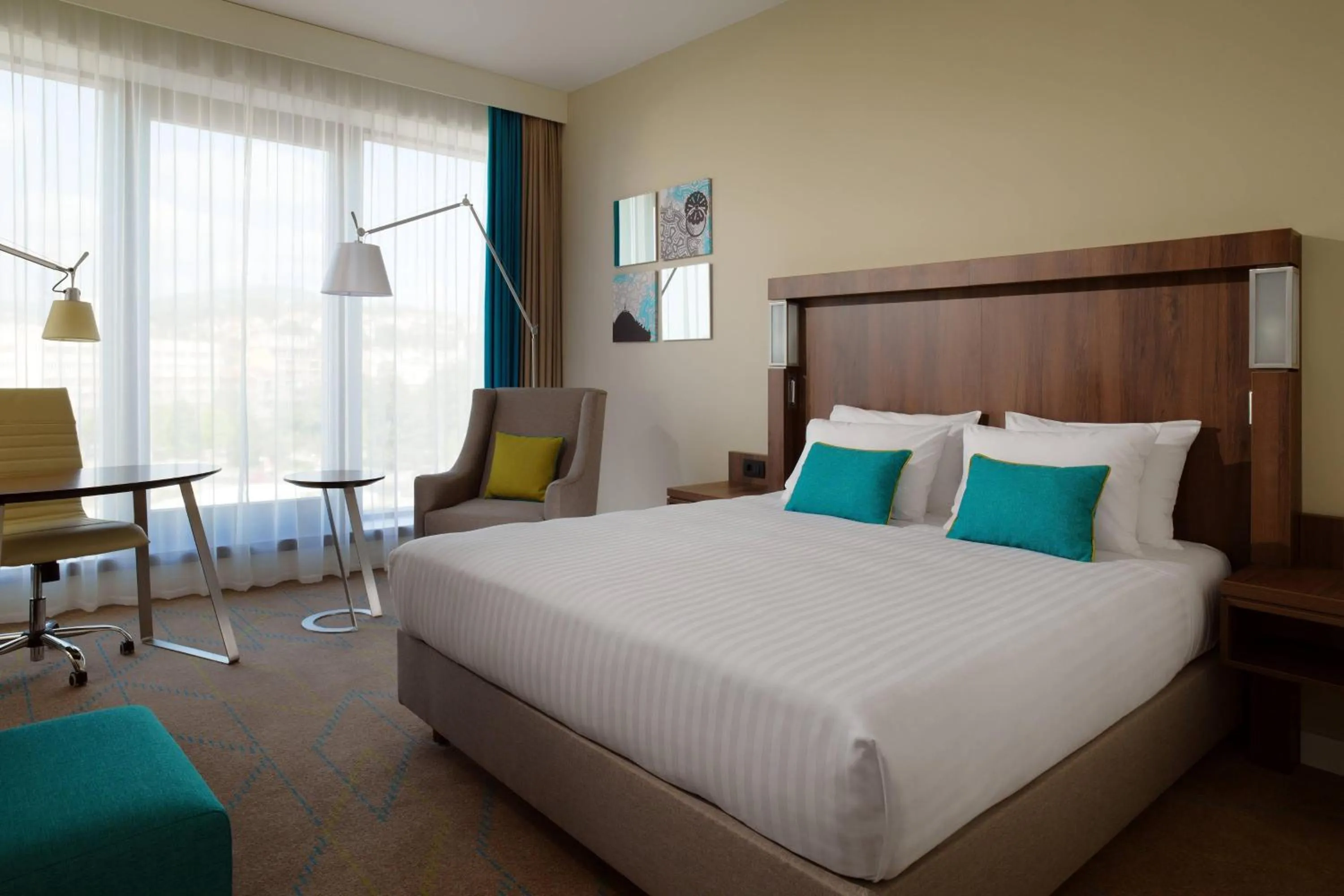 Photo of the whole room, Bed in Courtyard by Marriott Sarajevo